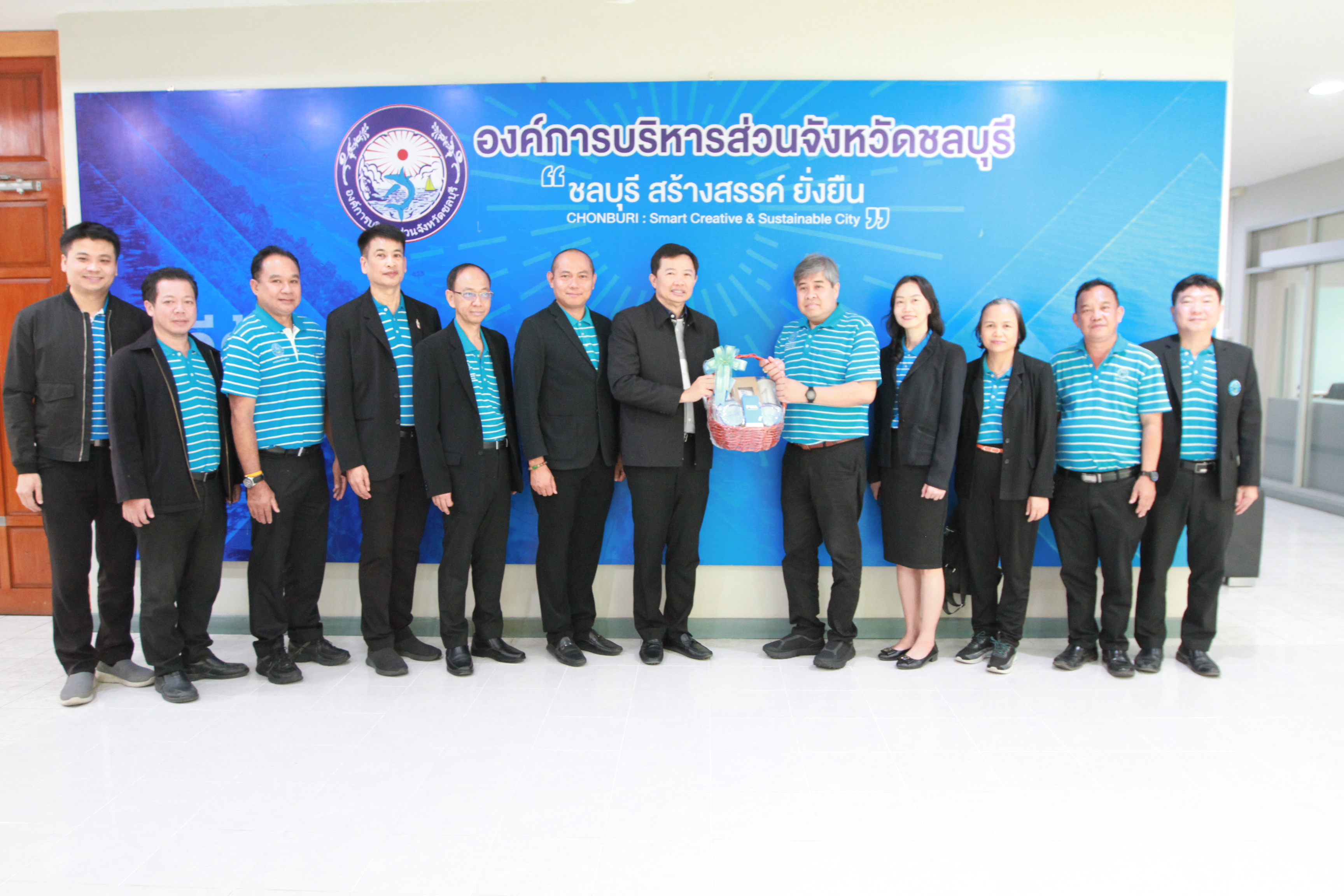 ผู้บริหาร กปภ.ข.1 และ กปภ.สาขาในพื้นที่จังหวัดชลบุรี ร่วมแสดงความยินดี นายวิทยา คุณปลื้ม เข้ารับตำแหน่งนายก อบจ.ชลบุรี