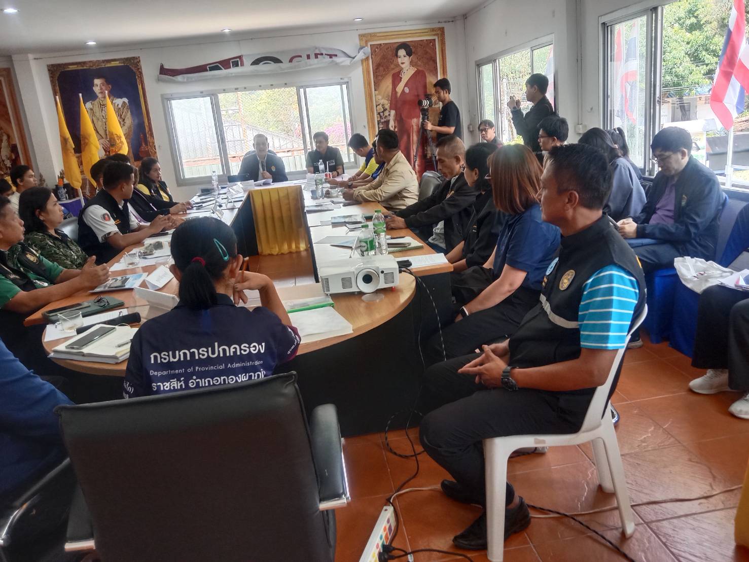 กปภ.สาขากาญจนบุรี เข้าร่วมประชุมหารือและลงพื้นที่ร่วมกับจังหวัดกาญจนบุรี เพื่อการศึกษาข้อมูลพื้นที่เริ่มต้นโครงการ (Kick Off) การให้ความช่วยเหลือประชาชนให้เข้าถึงสาธารณูปโภคไฟฟ้า ประปา ณ อบต.ปิล็อก ต.ปิล็อก อ.ทองผาภูมิ จ.กาญจนบุรี