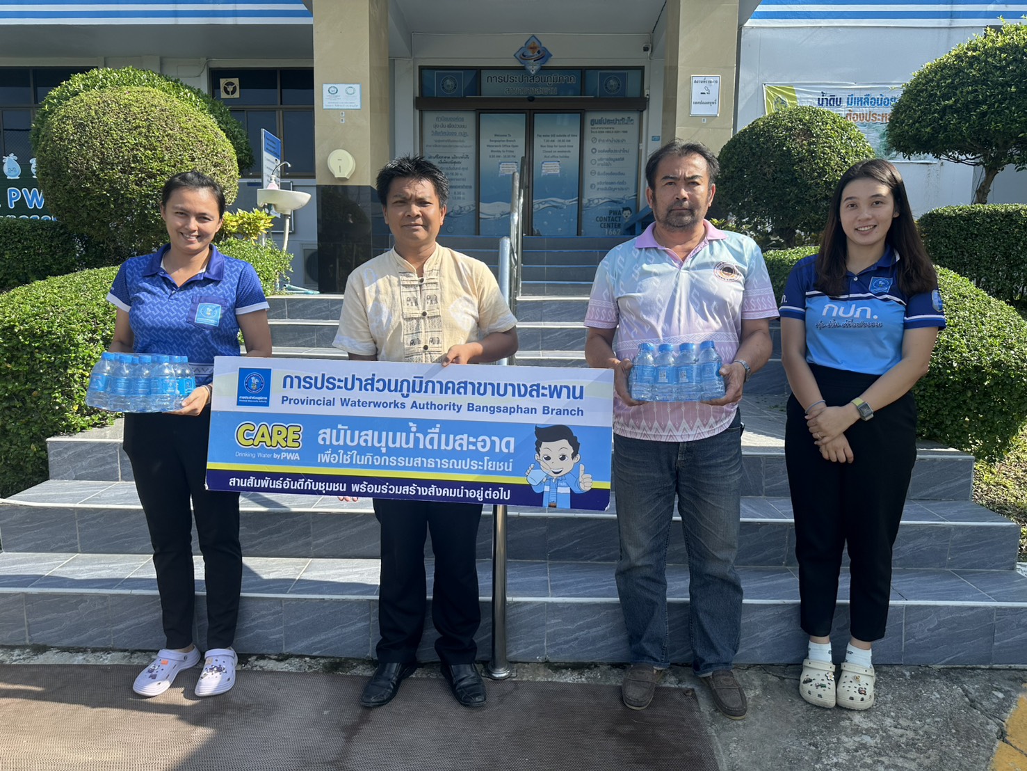 กปภ.สาขาบางสะพาน มอบน้ำบรรจุขวดตราสัญลักษณ์ กปภ. จำนวน 360 ขวด สำหรับกิจกรรมการจัดการแข่งขันกีฬาตำบลพงศ์ประศาสน์ ประจำปี 2568