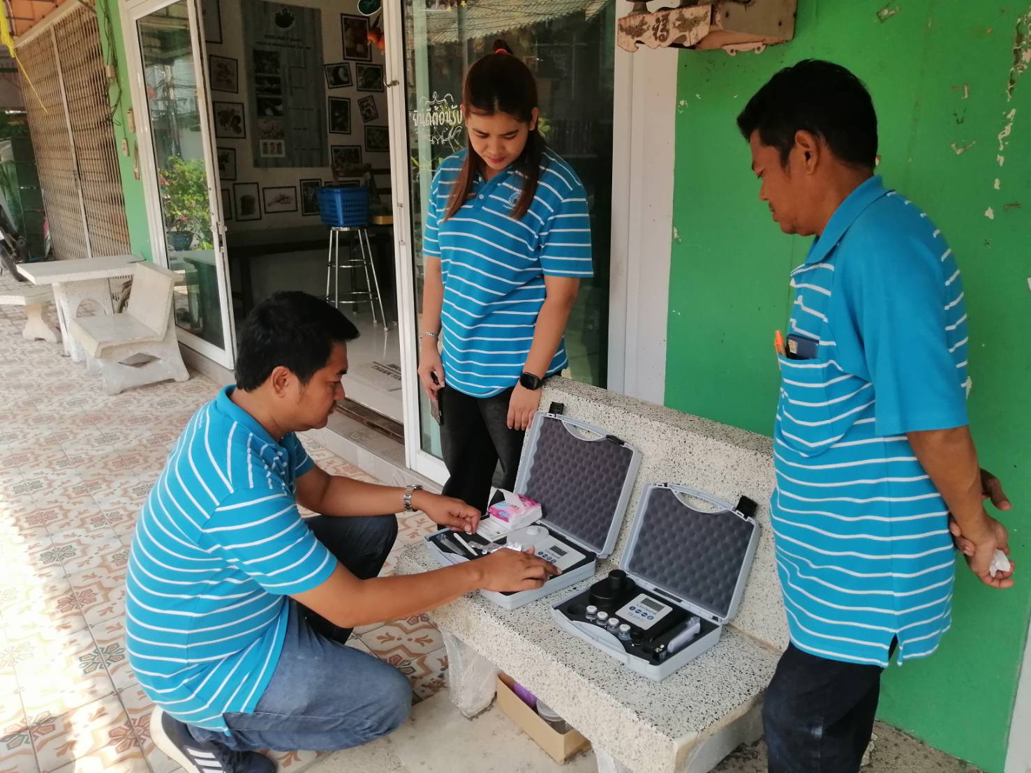 กปภ.สาขากระบี่ ลงพื้นที่ตรวจสอบคุณภาพน้ำประปา บริเวณ ตลาดใน หมู่ 2 ตำบลเหนือคลอง อำเภอเหนือคลอง จังหวัดกระบี่ ดำเนินโครงการจัดการน้ำสะอาด (Water Safety Plan : WSP) อย่างต่อเนื่อง ควบคุมคุณภาพน้ำประปาให้เป็นไปตามเกณฑ์มาตรฐาน