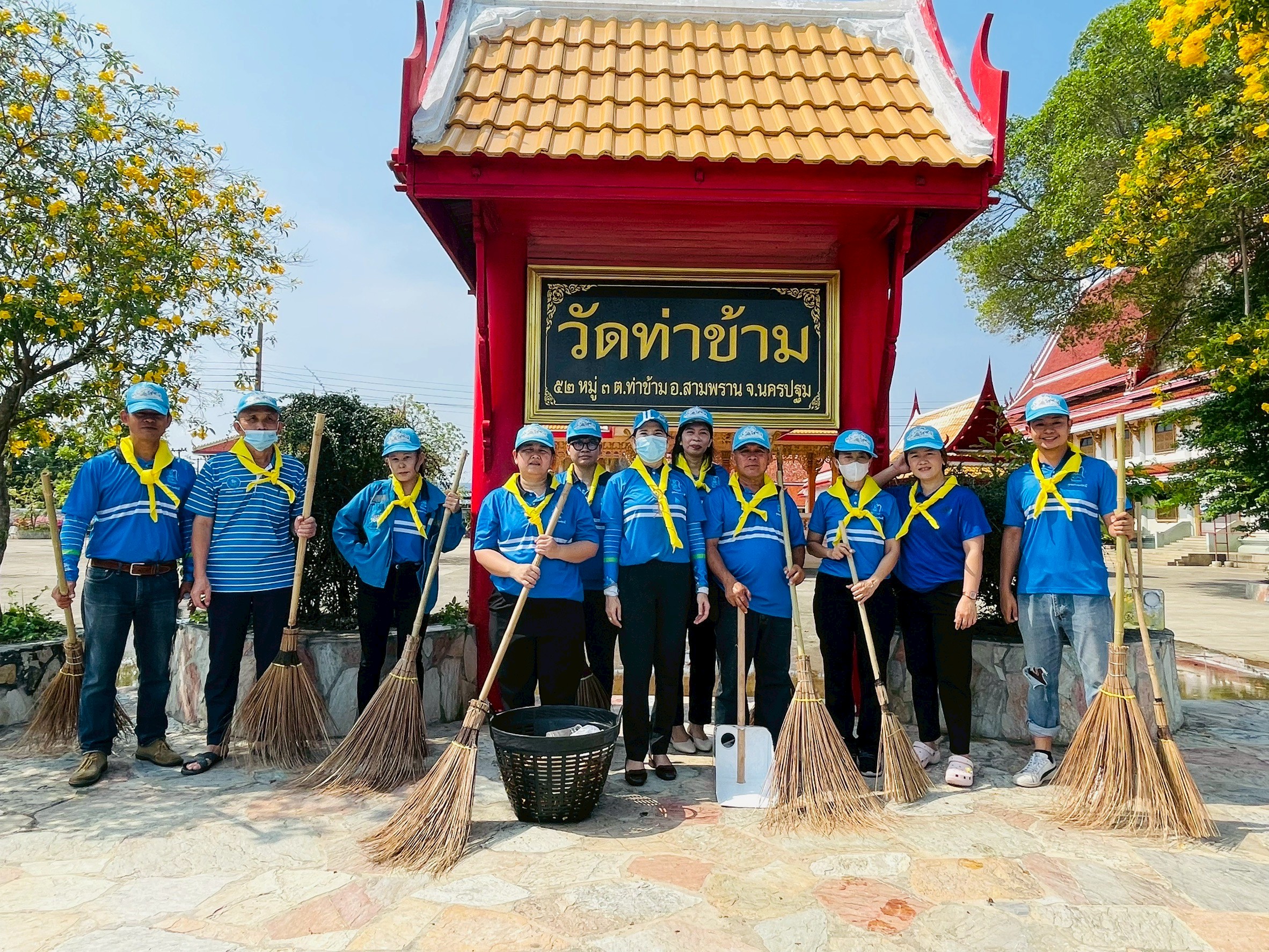 กปภ.สาขาสามพราน ร่วมกิจกรรมจิตอาสาบำเพ็ญสาธารณประโยชน์ เนื่องในวันข้าราชการพลเรือน พ.ศ.2568