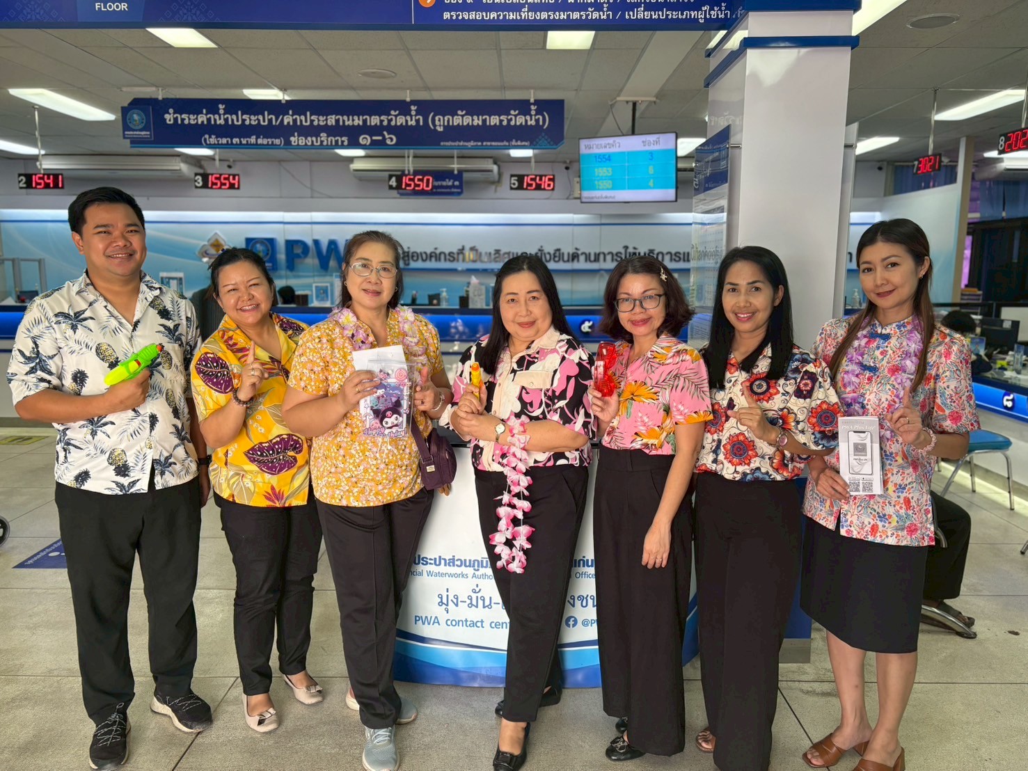 การประปาส่วนภูมิภาคสาขาขอนแก่น(ชั้นพิเศษ)จัดกิจกรรม หมดกังวล สนุกม่วนกับเทศกาลสงกรานต์ เพียงดาวน์โหลดเเอบพลิเคชัน Pwa plus life เเละ LINE OA : @pwathailand เเละชำระค่าติดตั้งน้ำประปาใหม่ รับทันที ฟรี ของที่ระลึก