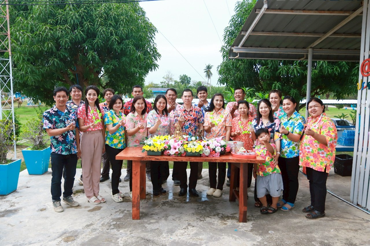 กปภ.สาขาประจวบคีรีขันธ์ ดำเนินกิจกรรม "แค่คุณจ่าย เราพร้อมแจก" เนื่องในเทศกาลสงกรานต์ ประจำปี 2568 แจกแก้วและน้ำดื่มตราสัญลักษณ์ กปภ. และร่วมสืบสานวัฒนธรรมประเพณีอันดีงาม