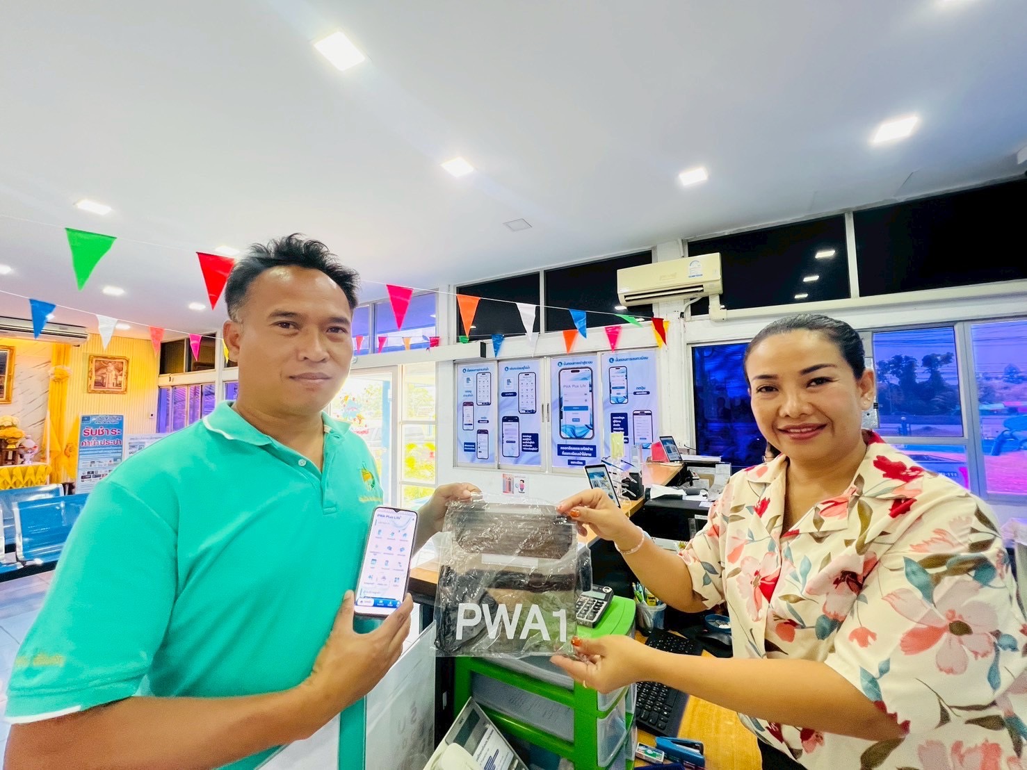 กปภ.สาขาวัฒนานคร จัดกิจกรรมต้อนรับช่วงเทศกาลสงกรานต์  แจกของที่ระลึก พร้อมชวนลูกค้าชำระค่าน้ำออนไลน์(1 เมษายน 2568 - 11 เมษายน 2568)