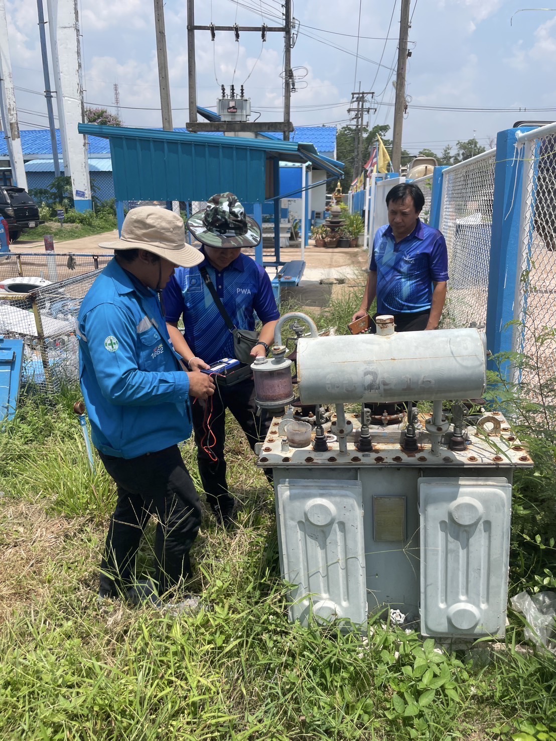 กรค.6 ลงพื้นที่ตรวจสอบหม้อแปลงไฟฟ้า กปภ.สาขาโพนทอง