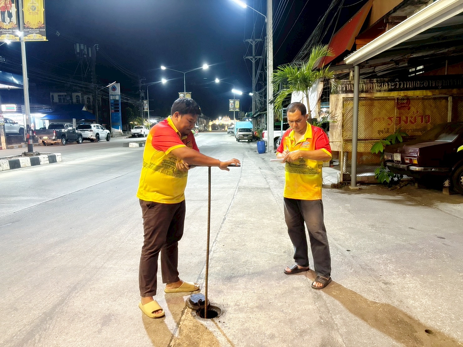 กปภ.สาขาระนอง ปฏิบัติการค้นหาจุดแตกรั่ว ด้วยการทำ Step Test ลดน้ำสูญเสีย ตามแผนประจำเดือน เมษายน 2568