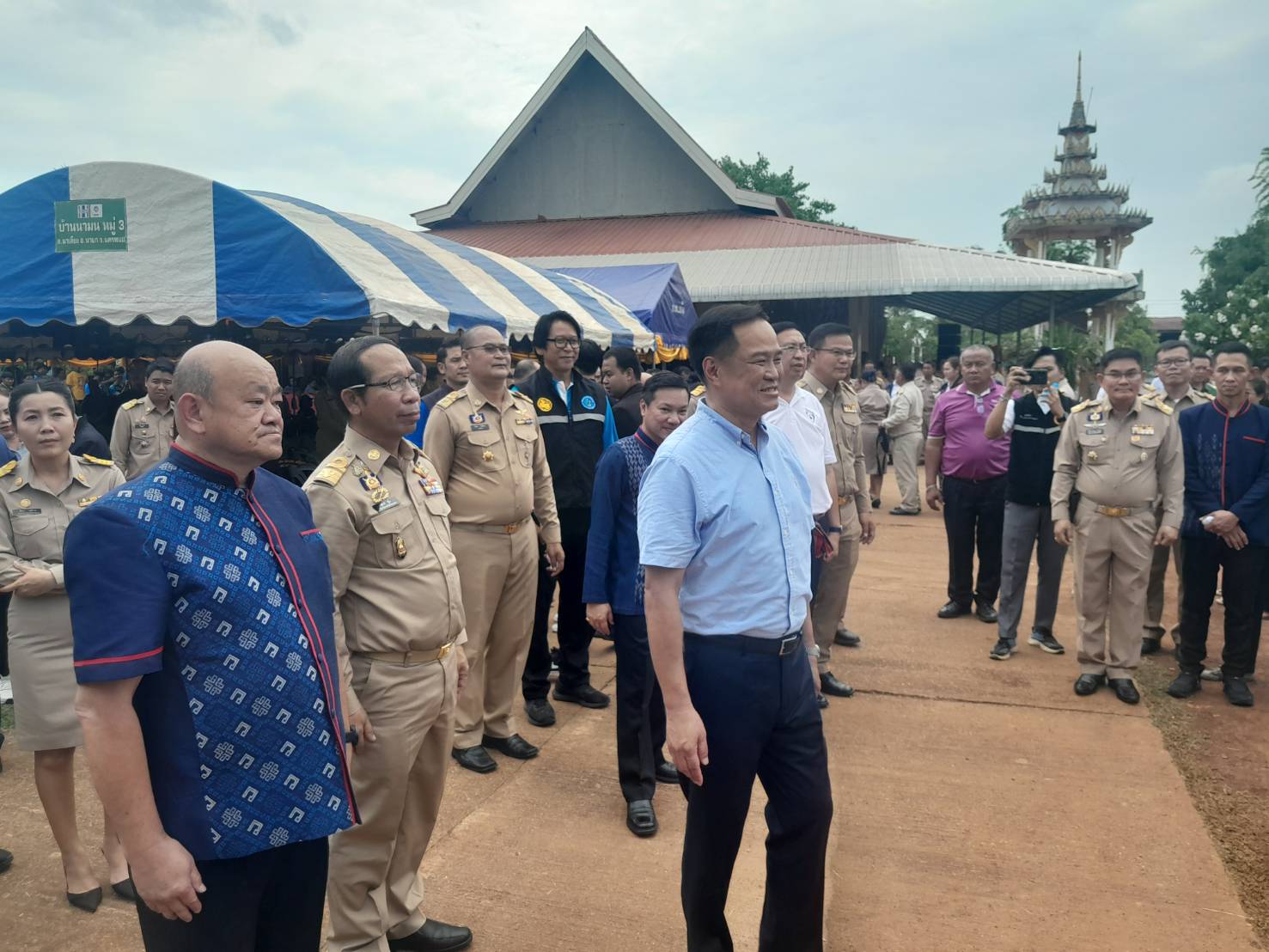 รปก.2 ให้การต้อนรับรองนายกรัฐมนตรีและรัฐมนตรีว่าการกระทรวงมหาดไทย ในการลงพื้นที่ อำเภอนาแก จังหวัดนครพนม