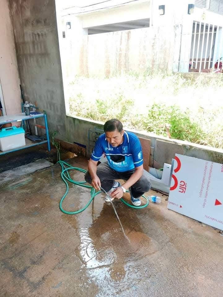 การประปาส่วนภูมิภาคสาขาอ่าวลึก ลงพื้นที่ตรวจสอบคุณภาพน้ำประปา ตรวจวัดค่าคลอรีน ค่าความขุ่นในน้ำประปา ในพื้นที่ อ.ปลายพระยา จ.กระบี่