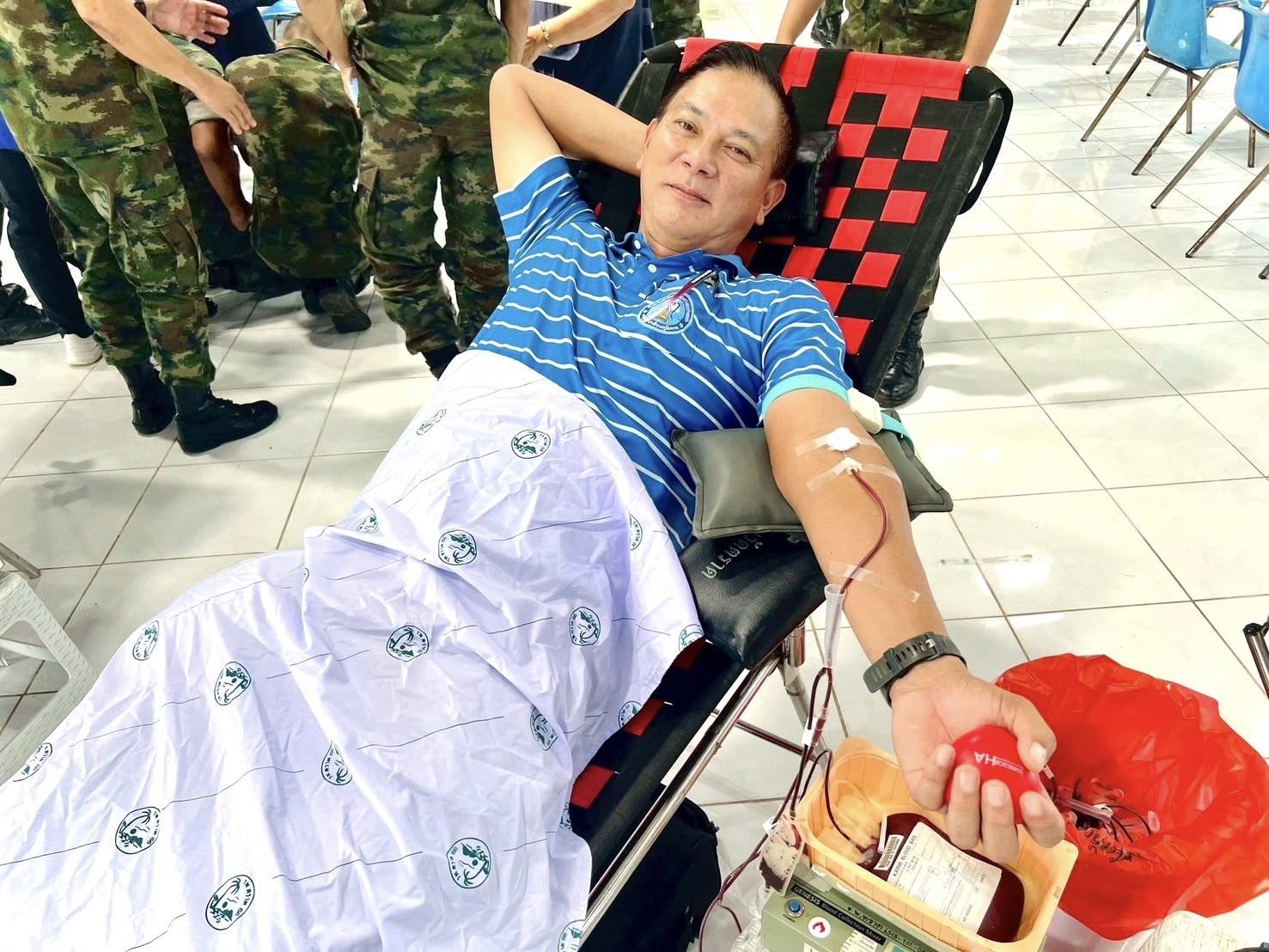 กปภ.สาขาคลองใหญ่ เข้าร่วมกิจกรรมบริจาคโลหิต พร้อมสนับสนุนน้ำดื่มบรรจุขวดตราสัญลักษณ์ กปภ. ให้กับ ที่ว่าการอำเภอคลองใหญ่