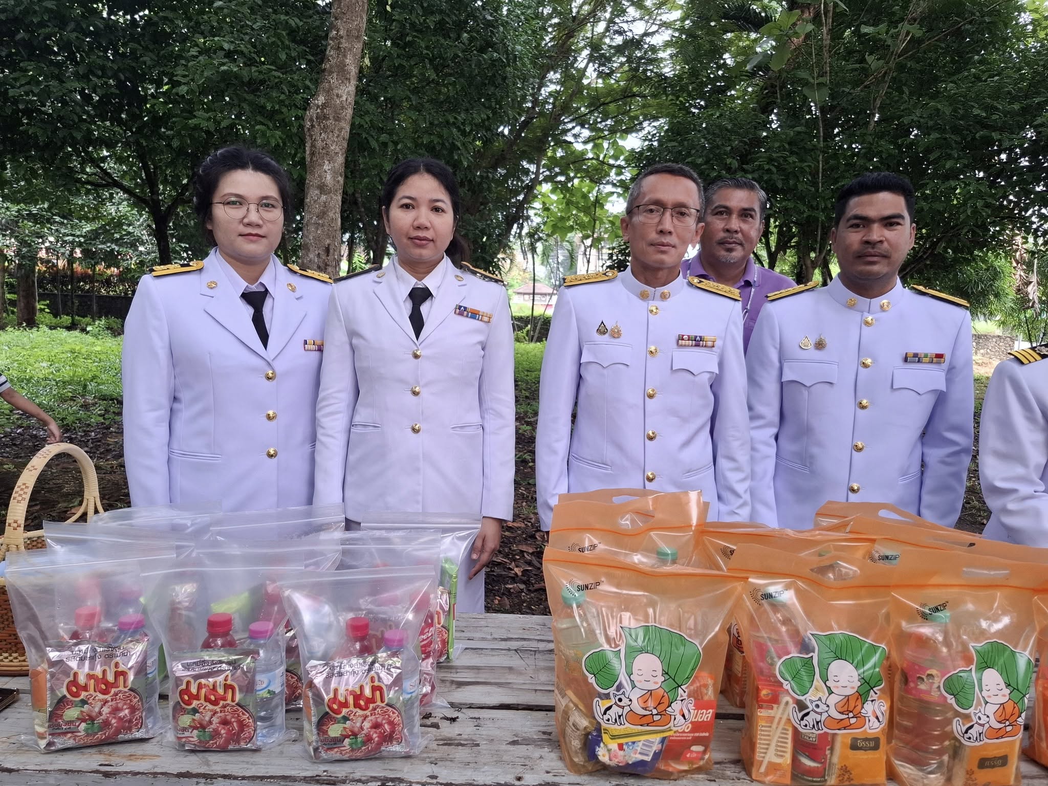 การประปาส่วนภูมิภาคสาขาอ่าวลึก เข้าร่วมพิธีทำบุญตักบาตรถวายเป็นพระราชกุศล เนื่องในโอกาสวันเฉลิมพระชนมพรรษาสมเด็จพระนางเจ้าฯ พระบรมราชินี ประจำปีพุทธศักราช 2568