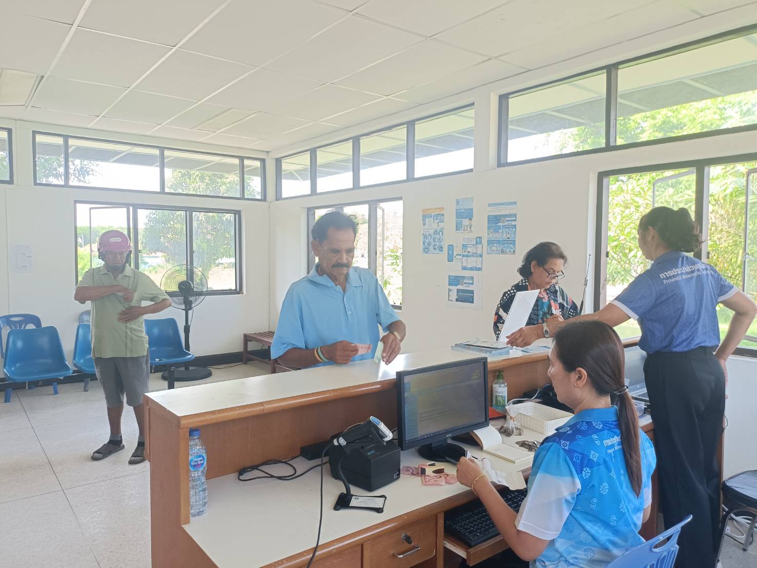 กปภ.สาขากาญจนดิษฐ์ ลงพื้นที่รับชำระค่าน้ำประปานอกสถานที่ ประจำเดือน มิถุนายน 2568