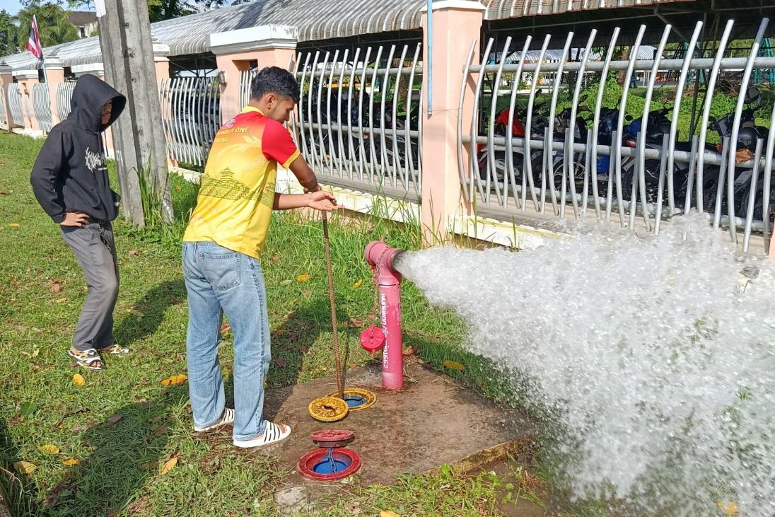 กปภ.สาขาระนอง รักษาคุณภาพน้ำประปาใสสะอาด ดำเนินการตามแผนระบายตะกอนในเส้นท่อ ประจำเดือน มิถุนายน 2568