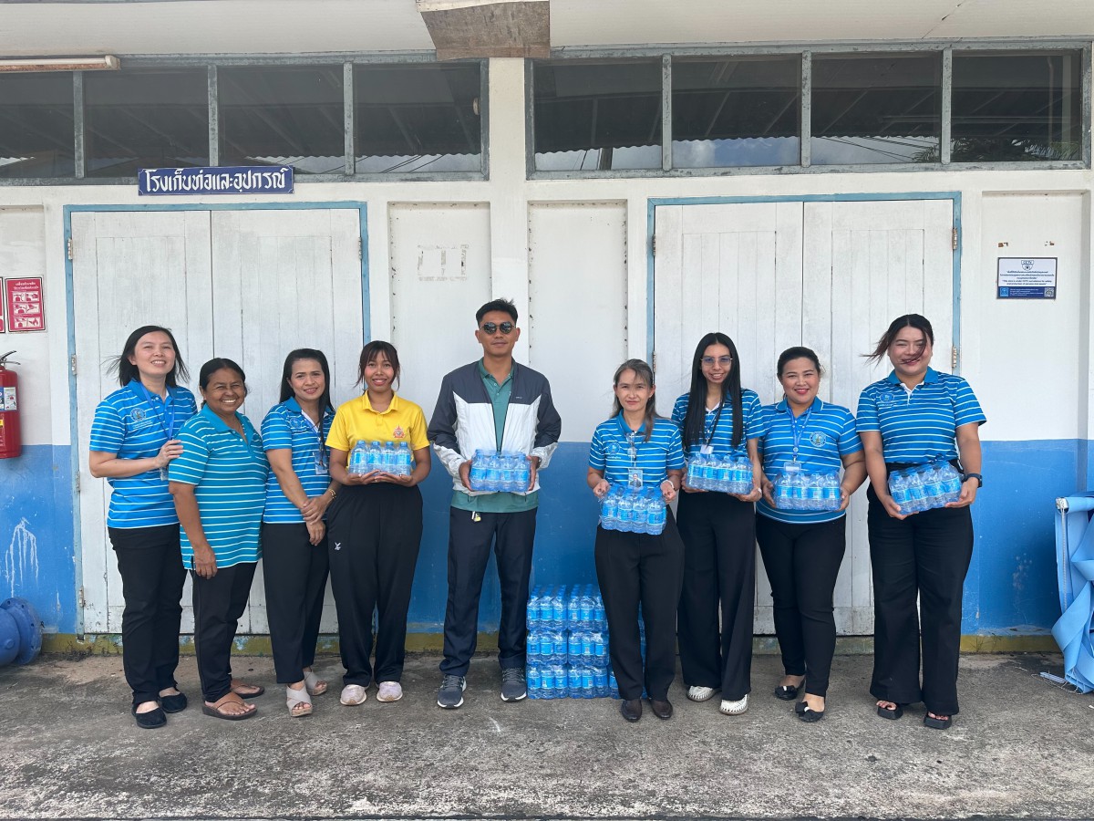 กปภ.สาขาภูเก็ต มอบน้ำดื่มบรรจุขวดตราสัญลักษณ์ กปภ. จำนวน 200 ขวด สำหรับโครงการคลินิกเกษตรเคลื่อนที่ในพระราชานุเคราะห์ สมเด็จพระบรมโอรสาธิราชฯ สยามมกุฎราชกุมาร