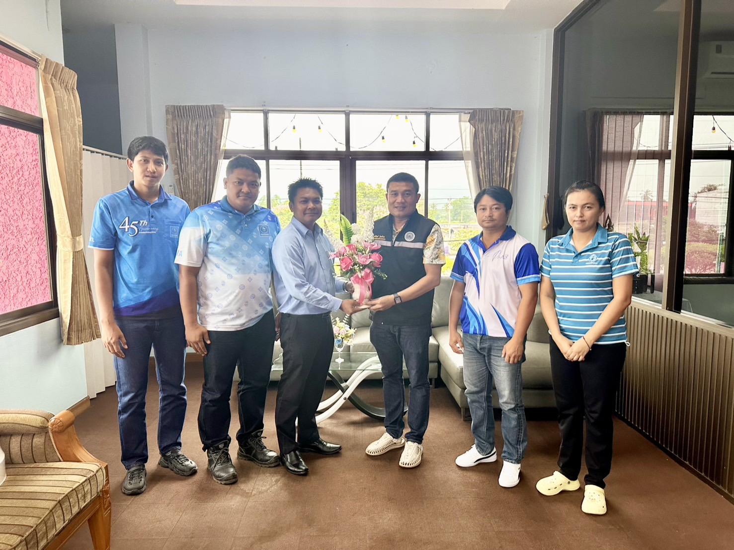 การประปาส่วนภูมิภาคสาขาบางสะพาน เข้าพบ นายกเทศบาลตำบลร่อนทอง พบปะพูดคุย รับฟังปัญหาและร่วมกันหารืองานวางท่อขยายเขตในเขตเทศบาลตำบลร่อนทองเ