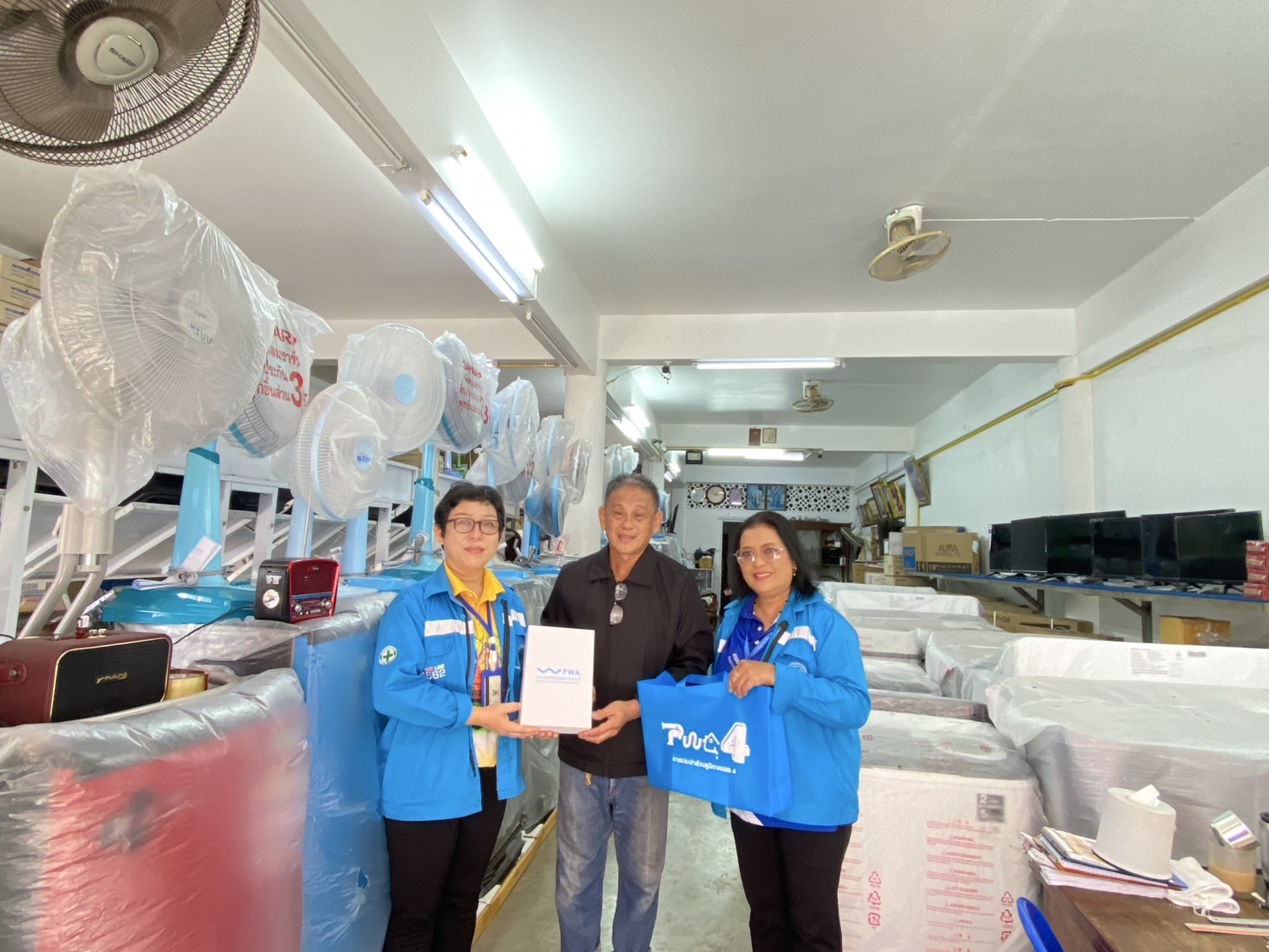 มอบของที่ระลึกเพื่อสร้างความสัมพันธ์กับลูกค้ารายใหญ่
