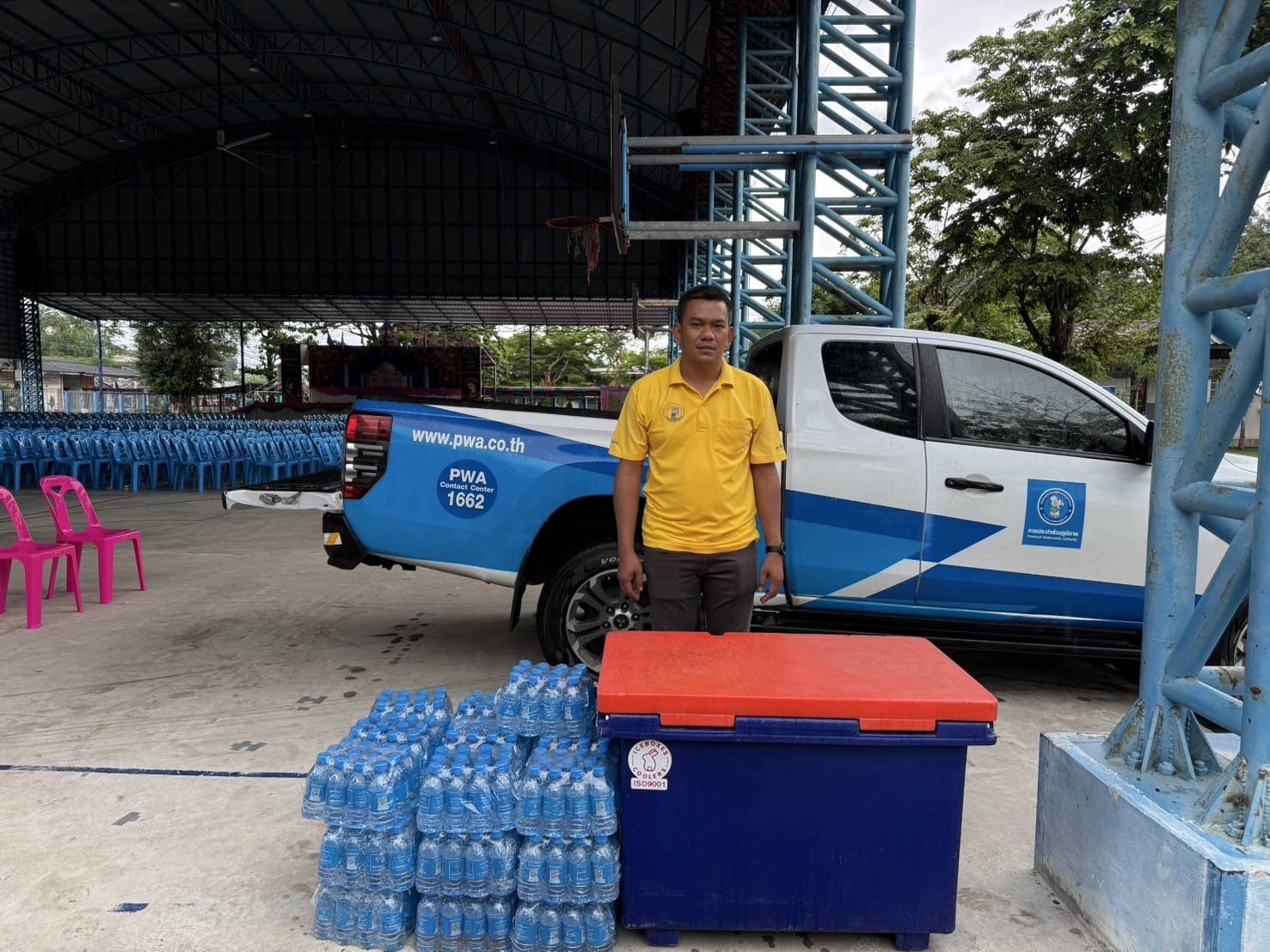 การประปาส่วนภูมิภาคสาขาประจวบคีรีขันธ์ สนับสนุนน้ำดื่มบรรจุขวดตราสัญลักษณ์ กปภ. ให้กับสำนักงานจังหวัดประจวบคีรีขันธ์
