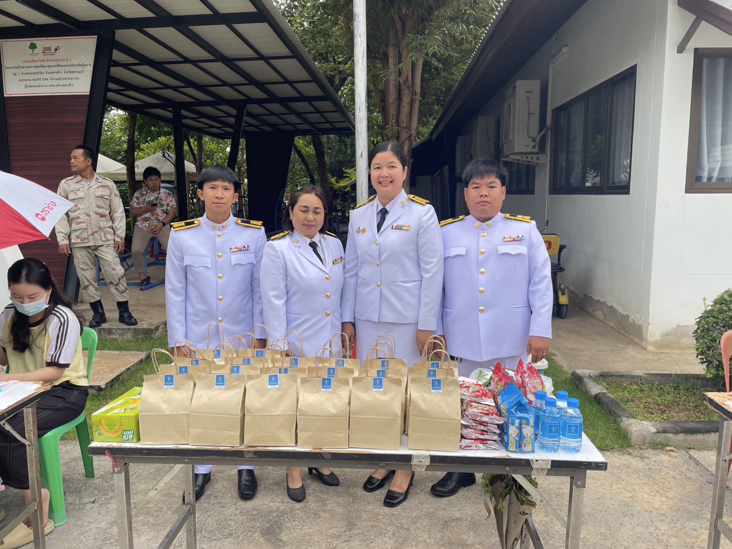 ร่วมพิธีเฉลิมพระเกียรติ เนื่องในวันเฉลิมพระชนมพรรษาพระบาทสมเด็จพระเจ้าอยู่หัว