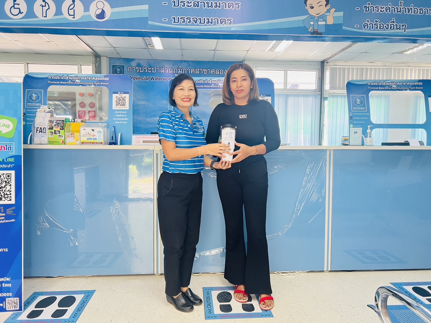 การประปาส่วนภูมิภาคสาขาคลองท่อม ดำเนินกิจกรรมมอบของที่ระลึกแก่ลูกค้าดีเด่น 3 ราย
