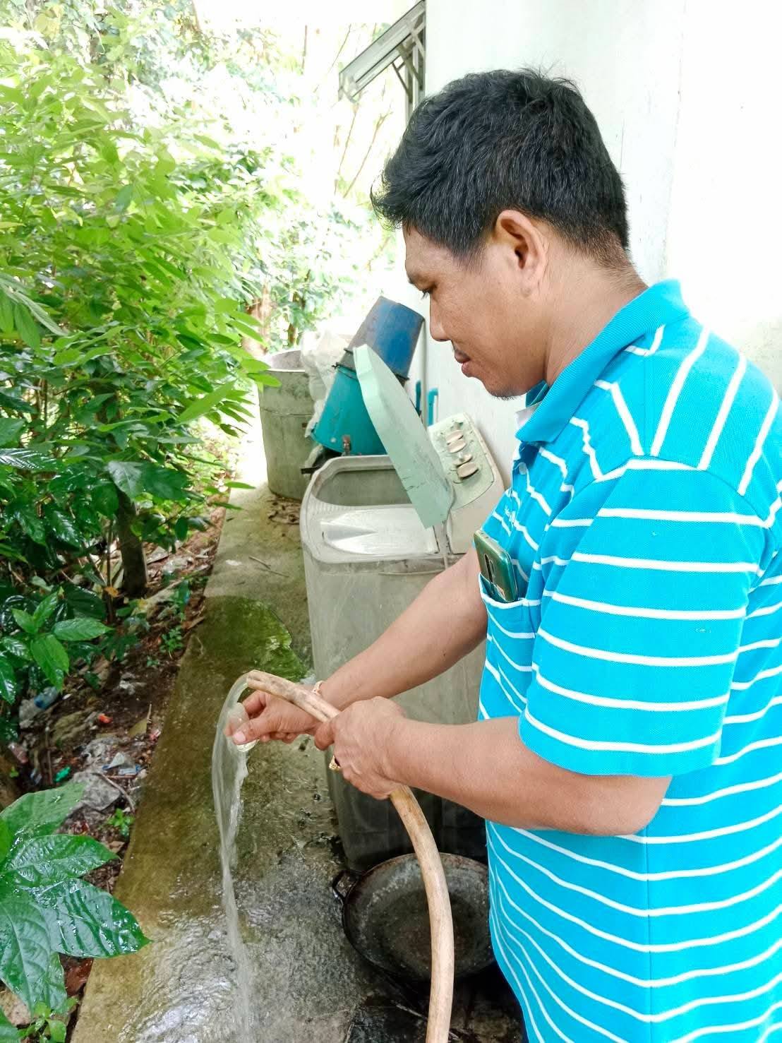 การประปาส่วนภูมิภาคสาขาอ่าวลึก ลงพื้นที่ตรวจสอบคุณภาพน้ำประปา ตรวจวัดค่าคลอรีน ค่าความขุ่นในน้ำประปา ในพื้นที่ อ.อ่าวลึก จ.กระบี่