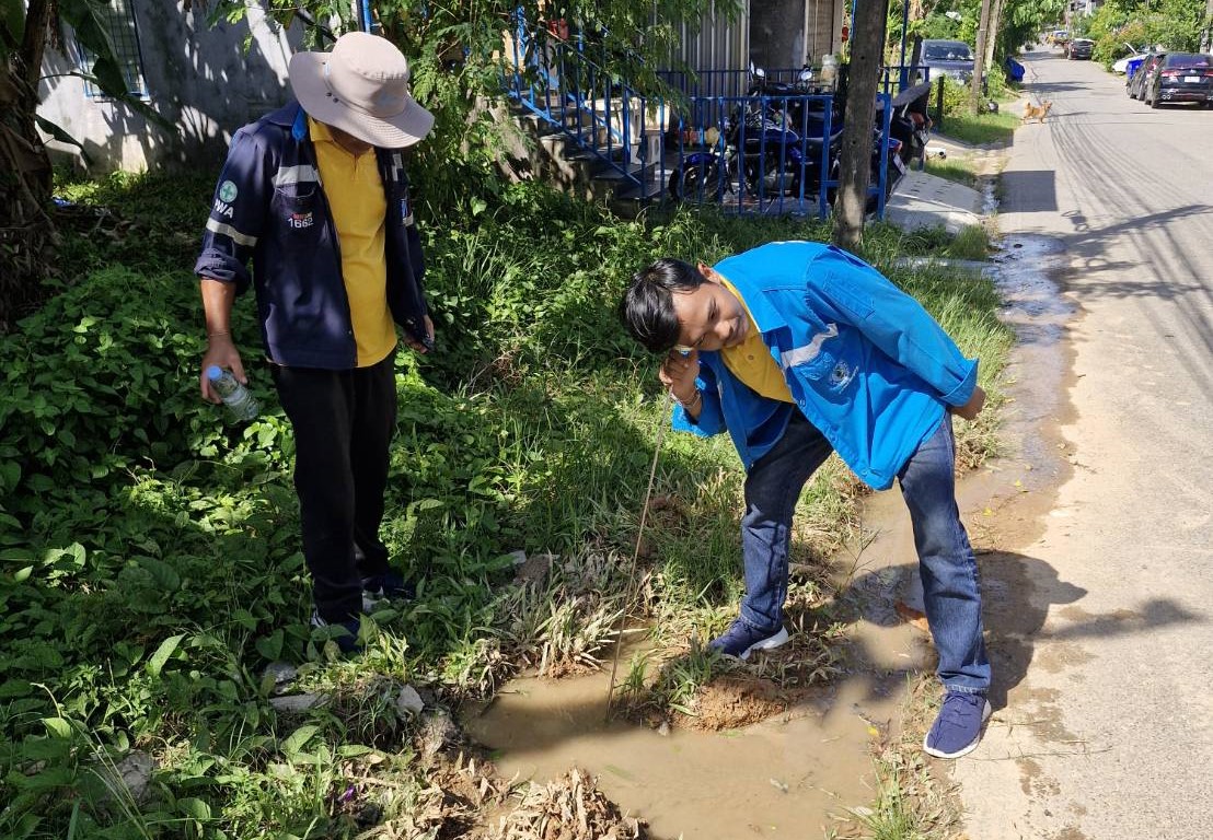 กปภ.สาขาภูเก็ต ลงพื้นที่สำรวจหาท่อแตกท่อรั่วเชิงรุก (ALC) บริเวณซอยพรุใหญ่ - ซอยลูก ถนนเทพกระษัตรี ต.เกาะแก้ว อ.เมืองภูเก็ต จ.ภูเก็ต
