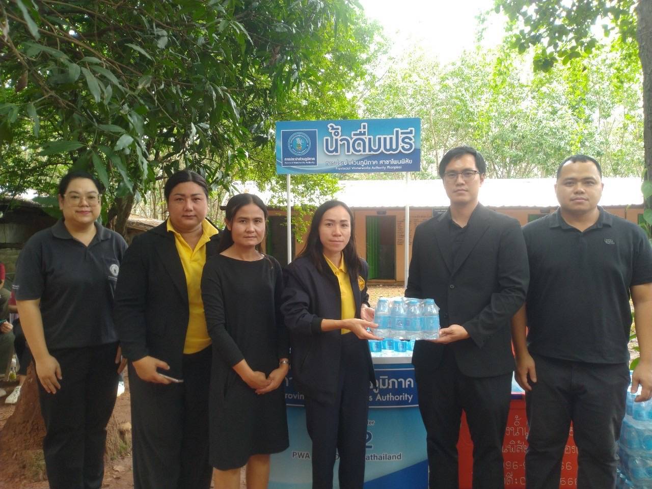 กปภ.สาขาโพนพิสัย มอบน้ำดื่มบรรจุขวดพิธีพระราชทานน้ำหลวงอาบศพทหารกล้า สละชีพปกป้องอธิปไตยชายแดนไทย-กัมพูชา