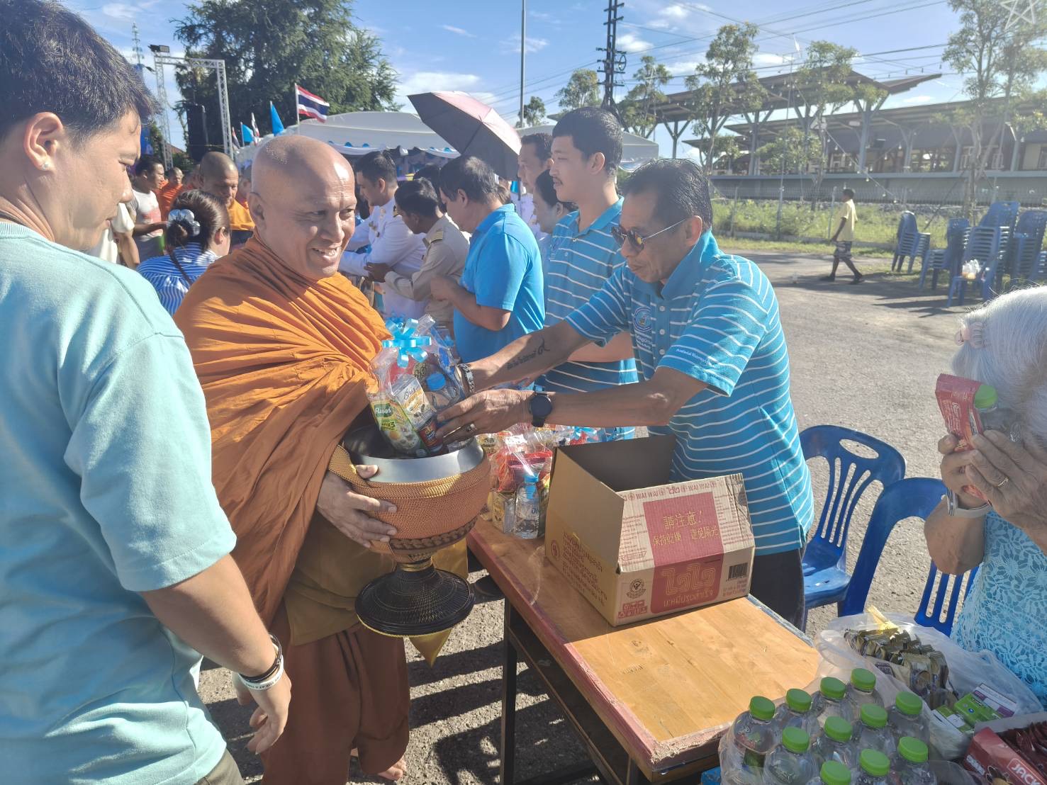 การประปาส่วนภูมิภาคสาขากุยบุรี ร่วมทำบุญตักบาตรพระสงฆ์ เพื่อถวายเป็นพระราชกุศล เนื่องในโอกาสมหามงคลเฉลิมพระชนมพรรษาสมเด็จพระนางเจ้าสิริกิติ์ พระบรมราชินีนาถ พระบรมราชชนนีพันปีหลวง 12 สิงหาคม 2568 หรือ "วันแม่แห่งชาติ"