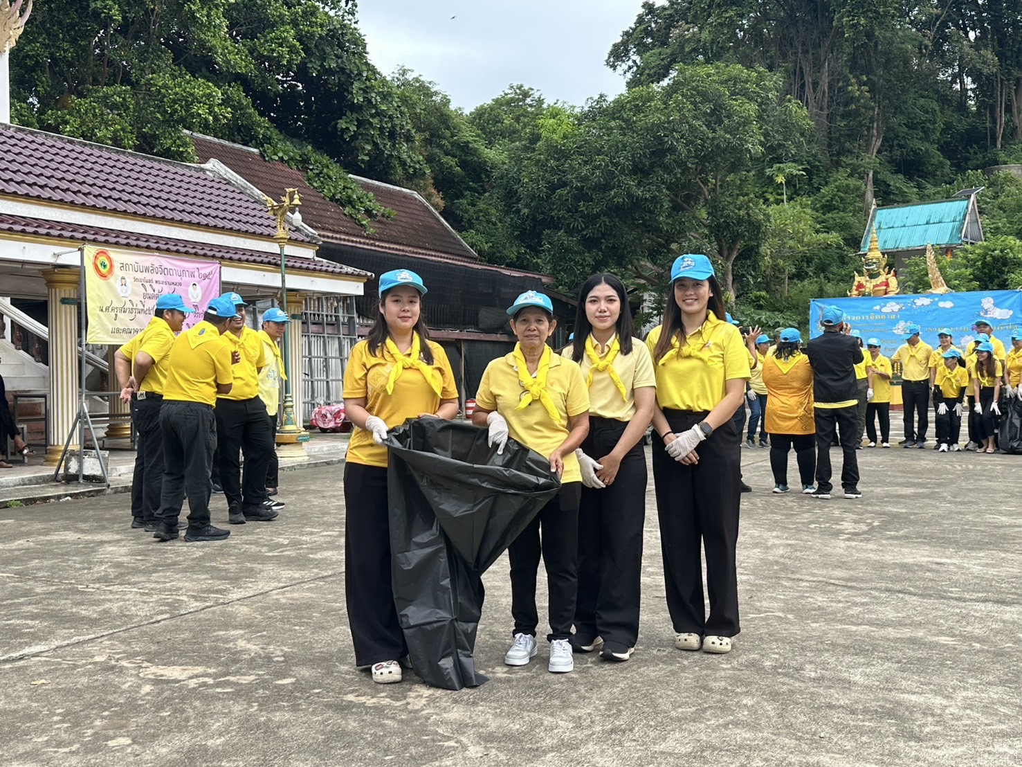 กปภ.สาขาบางสะพาน เข้าร่วมกิจกรรมจิตอาสาพัฒนา เนื่องในโอกาสวันสำคัญของชาติไทย เนื่องในวันเฉลิมพระขนมพรรษา สมเด็จพระนางเจ้าสิริกิติ์ พระบรมราชินีนาถพระราชชนนีพันปีหลวง (วันแม่แห่งชาติ) ณ วัดเขาโบสถ์พระอารามหลวง
