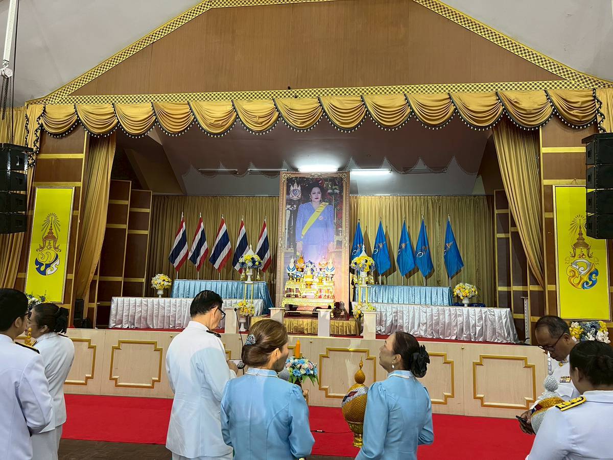 การประปาส่วนภูมิภาคสาขาคลองท่อมข้าร่วมพิธีถวายเครื่องราชสักการะและวางพานพุ่ม และพิธีถวายพระพรชัยมงคล