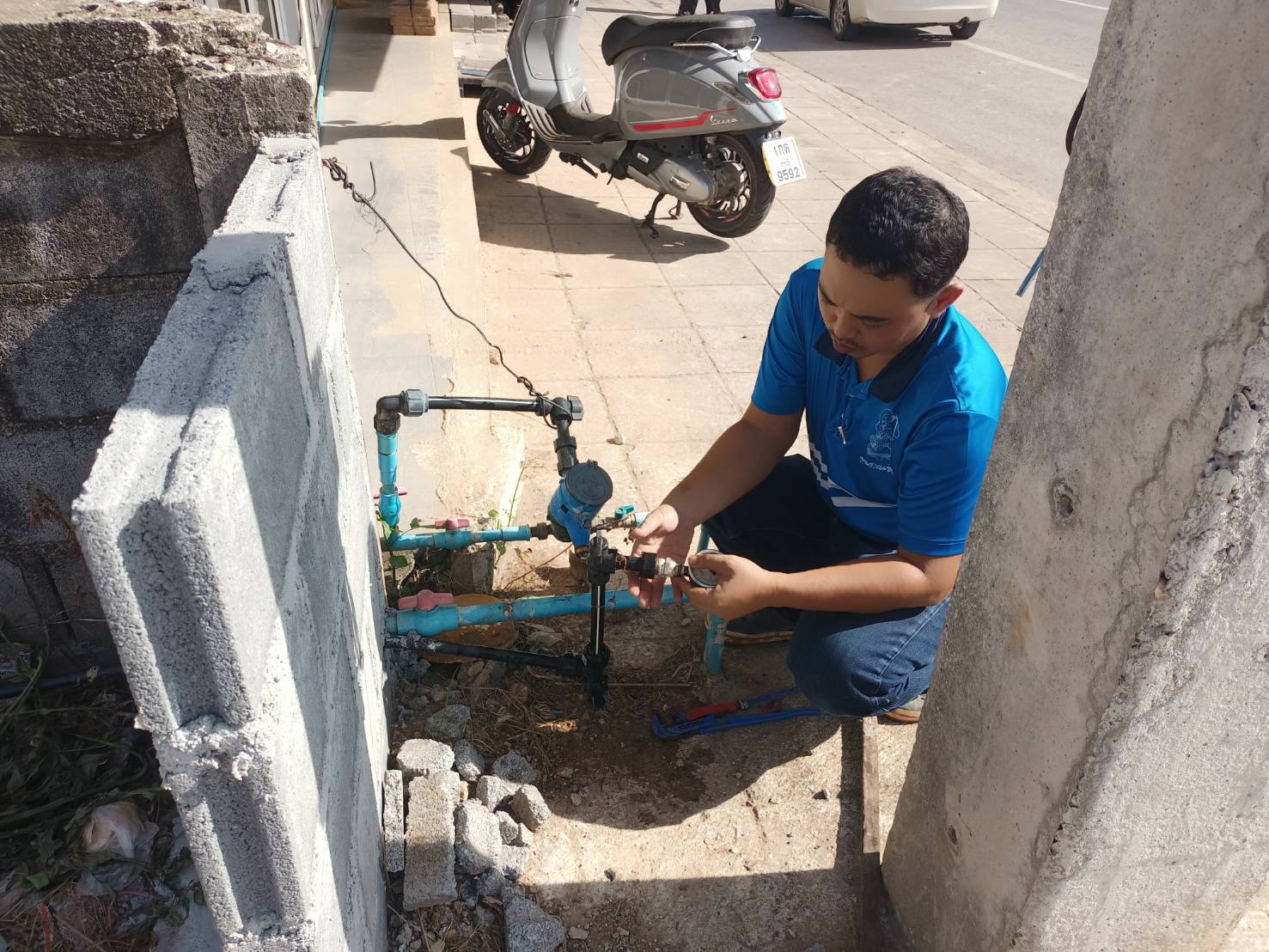 กปภ.สาขาคลองท่อม นำทีมลงพื้นที่ตรวจวัดแรงดันน้ำหลังมาตร