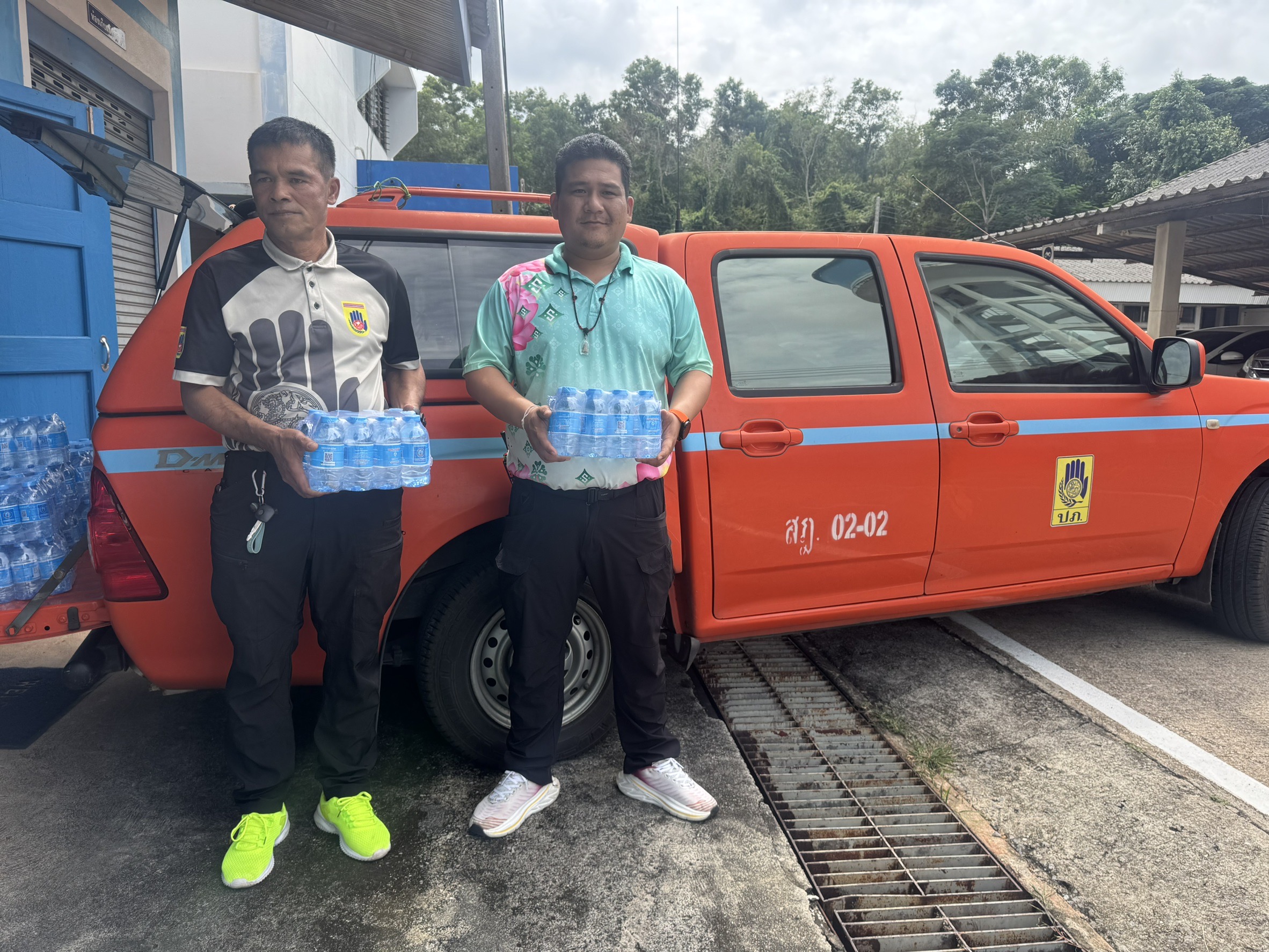 กปภ.ข. 4 สนับสนุนน้ำดื่มบรรจุขวดตราสัญลักษณ์ กปภ. เพื่อใช้ในการฝึกอพยพประชาชนและการบริหารจัดการศูนย์พักพิงพระราชทาน