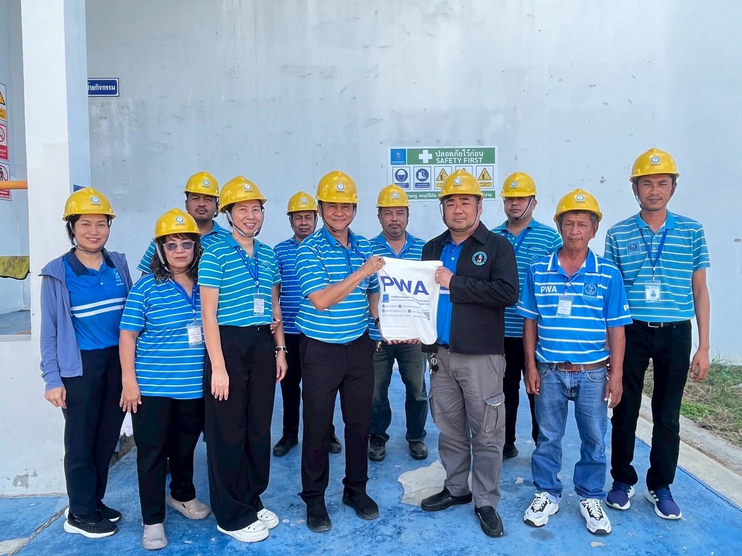 การประปาส่วนภูมิภาคสาขาเดิมบางนางบวช นำโดยนายยุทธนา ต๊ะปินตา ผู้จัดการ พร้อมหัวหน้าและพนักงานในสังกัดฯ ศึกษาดูงาน