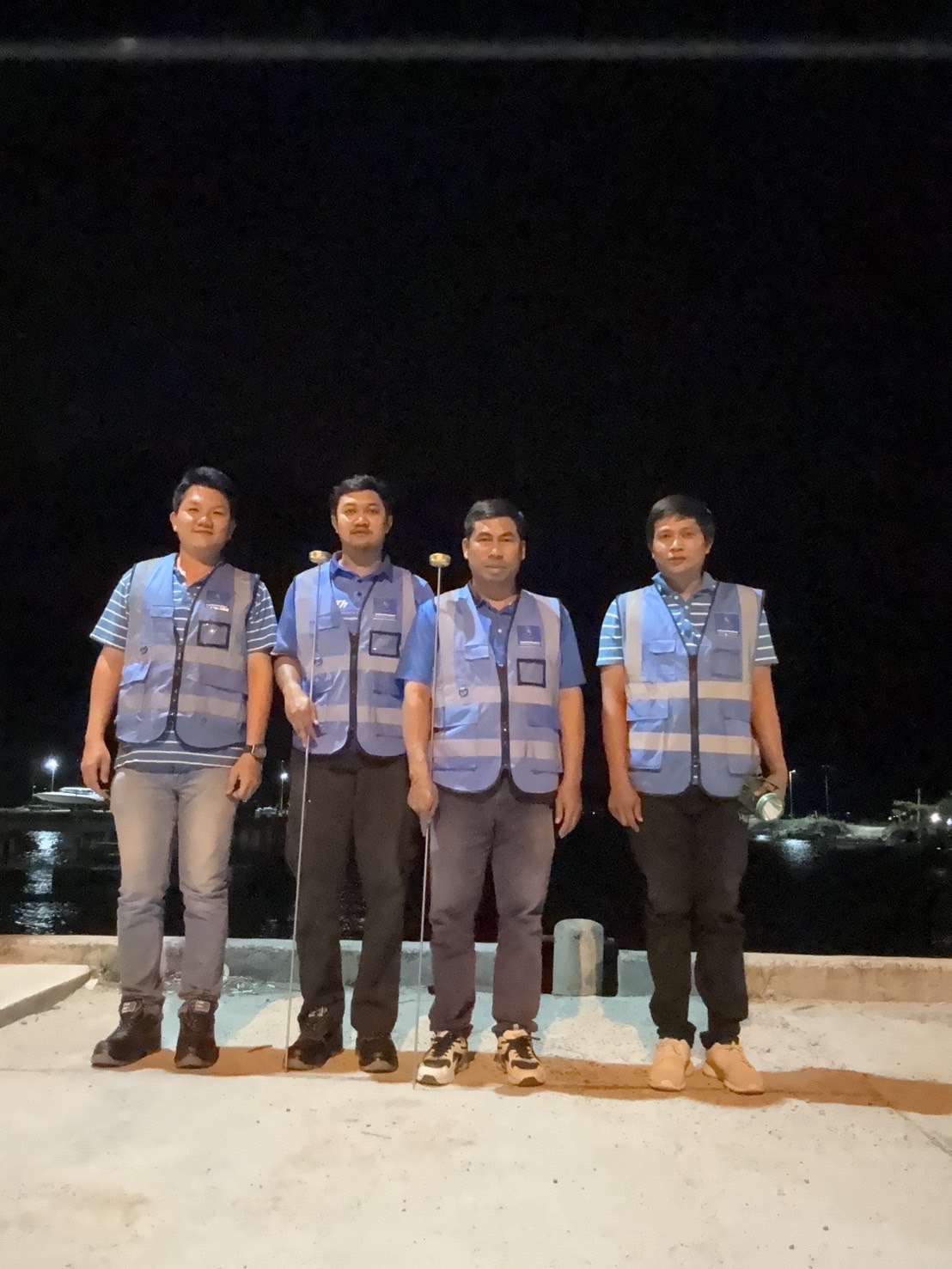 กปภ.สาขาเกาะพะงัน ร่วมกันลงพื้นที่สำรวจเพื่อค้นหาท่อแตก-รั่ว ในพื้นที่จ่ายน้ำ MM03 บริเวณบ้านหินสองก้อน หมู่ที่ 1 ตำบลบ้านใต้ อำเภอเกาะพะงัน จังหวัดสุราษฎร์ธานี