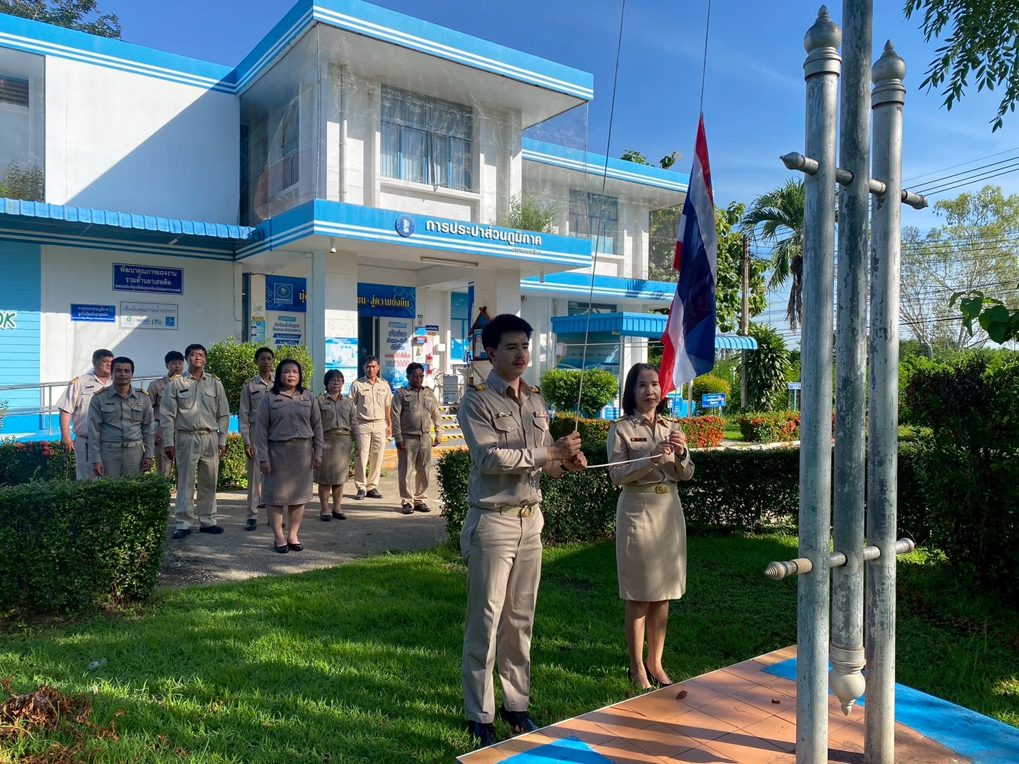 กปภ.สาขาสวรรคโลก จัดกิจกรรมเคารพธงชาติและร้องเพลงชาติไทย เนื่องในวันพระราชทานธงชาติไทย (Thai National Flag Day) ประจำปี 2568