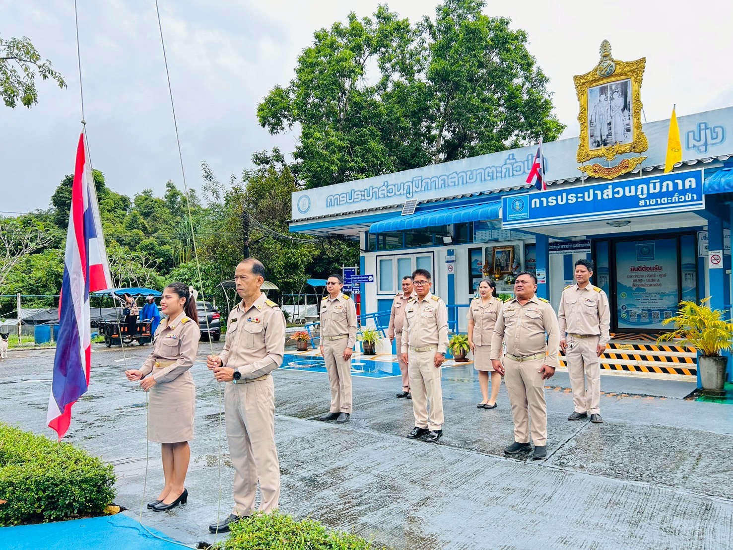 การประปาส่วนภูมิภาคสาขาตะกั่วป่า ร่วมจัดกิจกรรมเคารพธงชาติและร้องเพลงชาติไทย เนื่องในวันพระราชทานธงชาติไทย ประจำปี 2568