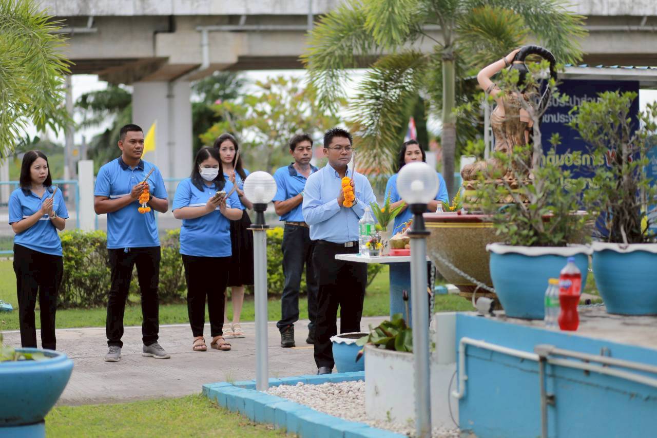 การประปาส่วนภูมิภาคสาขาประจวบคีรีขันธ์ สักการะสิ่งศักดิ์สิทธิ์ประจำสำนักงาน เนื่องในโอกาสเข้ารับตำแหน่งใหม่