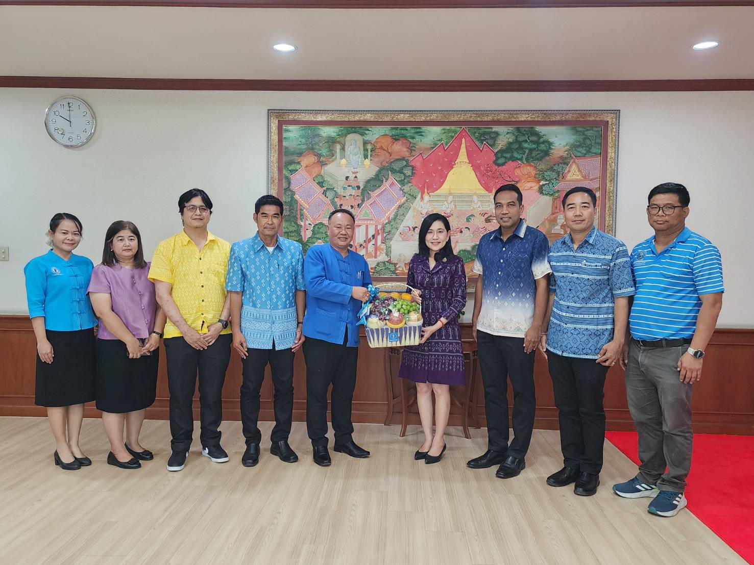 ผู้บริหาร การประปาส่วนภูมิภาคสาขาอ้อมน้อย เข้าพบผู้ว่าราชการจังหวัดนครปฐม เพื่อรายงานตัวเนื่องในโอกาสที่ย้ายมาดำรงตำแหน่งใหม่