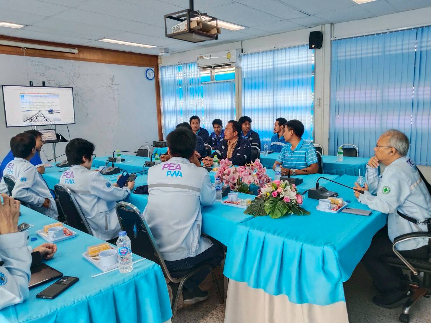 การประปาส่วนภูมิภาคสาขาปราณบุรี ขอต้อนรับ นายศรายุธ แก้วสินธุ์ รองผู้ว่าการ(ปฏิบัติการ 4) ลงพื้นที่ติดตามโครงการจัดการพลังงาน จากระบบผลิตไฟฟ้าพลังงานแสงอาทิตย์ที่ติดตั้งบนหลังคา (Solar Rooftop) พร้อมตรวจเยี่ยมพนักงาน  ณ กปภ.สาขาปราณบุรี และสถานีผลิตและจ่ายน้ำเขาเสวยราชย์