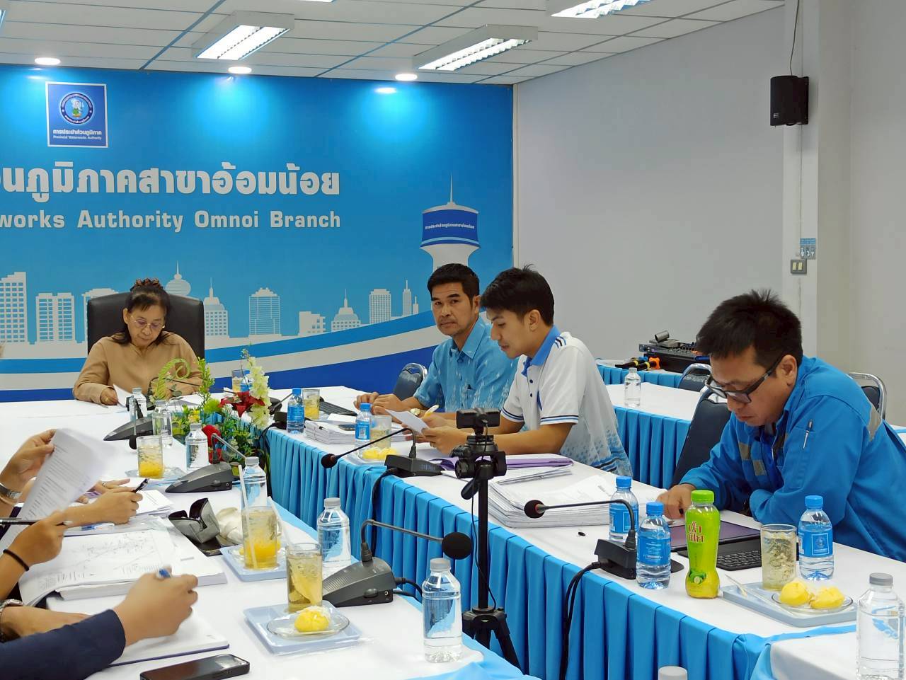 กปภ.สาขาอ้อมน้อย ร่วมประชุมเปิดงานจ้างฯ ร่วมกับผู้รับจ้าง พร้อมซักซ้อมความปลอดภัยในการปฏิบัติงาน วางท่อขยายจำหน่ายน้ำฯ บ้านบางวัว ตำบลคลองนกกระทุง จังหวัดนครปฐม