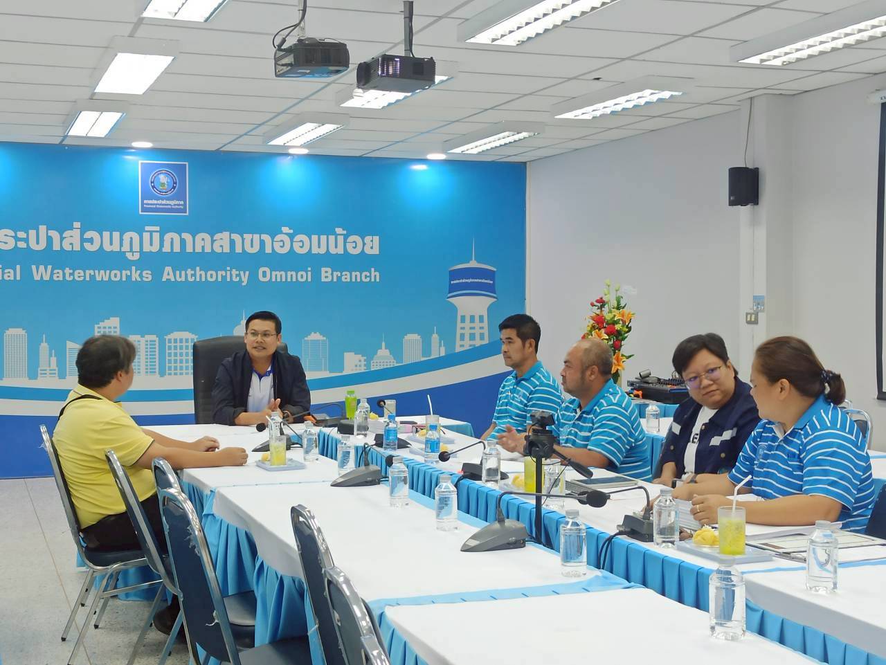 กปภ.สาขาอ้อมน้อย ร่วมประชุมเปิดงานจ้างฯ ร่วมกับผู้รับจ้าง พร้อมซักซ้อมความปลอดภัยในการปฏิบัติงาน ขยายเขตจำหน่ายน้ำฯ ตำบลนราภิรมย์ จังหวัดนครปฐม