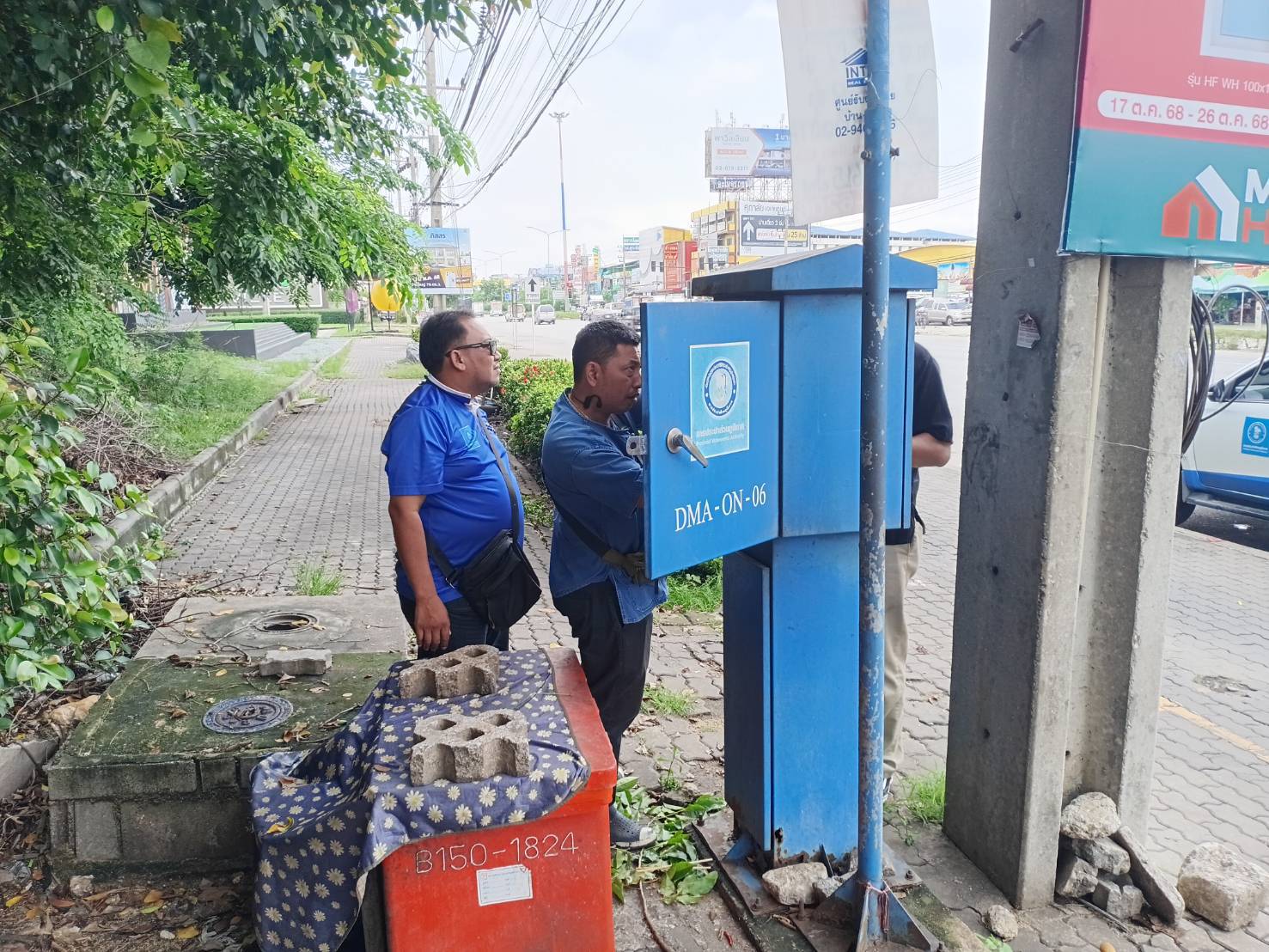 กปภ.สาขาอ้อมน้อย ลงพื้นที่ตรวจสอบและแก้ไขอุปกรณ์ในตู้ DMA06 , DMA16 และ P3 ตู้ DMA17