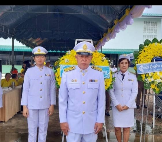 นายปกรณ์ บัวทอง ผู้จัดการการประปาส่วนภูมิภาคสาขาปากท่อ และนางสาวสมฤดี สำราญรมณ์ หัวหน้างานอำนวยการ พร้อมด้วยพนักงานในสังกัด เข้าร่วมพิธีกิจกรรมน้อมรำลึกในพระมหากรุณาธิคุณ เนื่องในวันคล้ายวันสวรรคตพระบาทสมเด็จพระบรมชนกาธิเบศร มหาภูมิพลอดุลยเดชมหาราช บรมนาถบพิตร