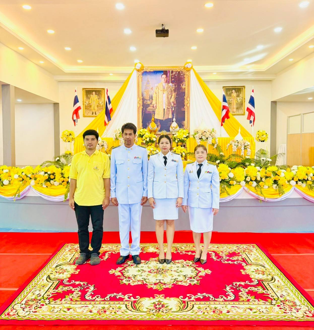 การประปาส่วนภูมิภาคสาขาอ่าวลึก ร่วมพิธีวางพวงมาลา เนื่องในวันคล้ายวันสวรรคต พระบาทสมเด็จพระบรมชนกาธิเบศรมหาภูมิพลอดุลยเดชมหาราช บรมนารถบพิตร "วันนวมินทรมหาราช" ณ ศาลาประชาคม อำเภออ่าวลึก จังหวัดกระบี่