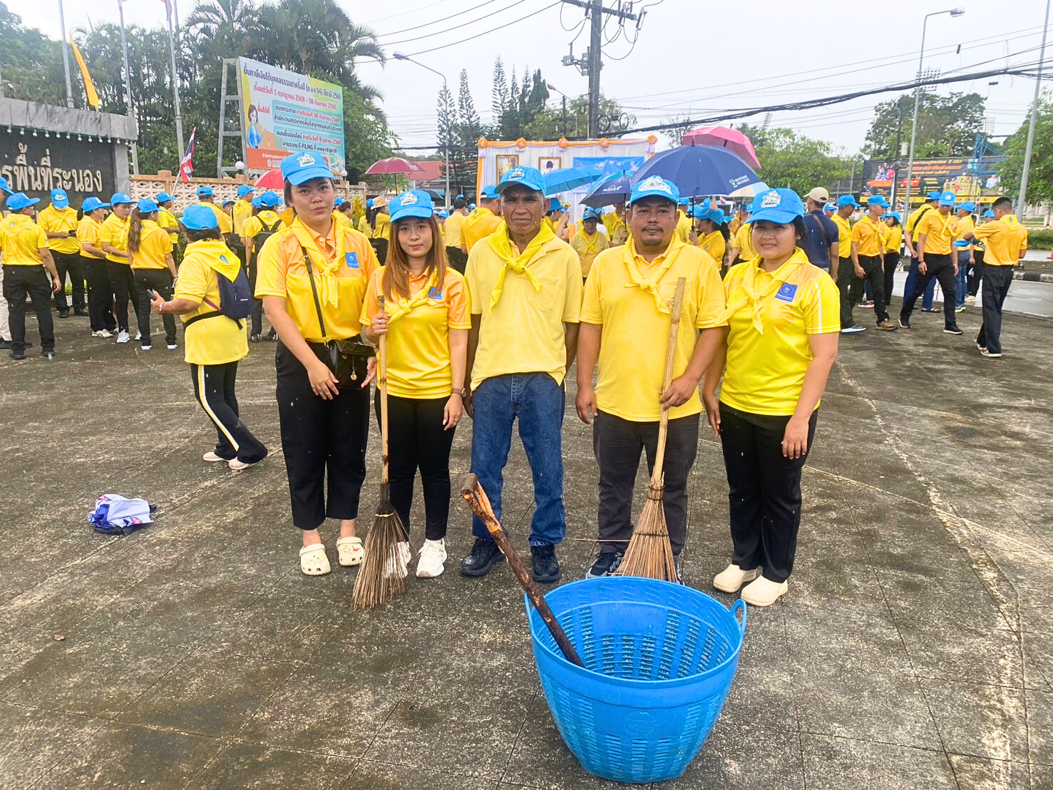 กปภ.สาขาระนอง ร่วมกิจกรรมจิตอาสาพัฒนา "เราทำความ ดี ด้วยหัวใจ" เนื่องในวันคล้ายวันสวรรคต พระบาทสมเด็จพระบรมชนกาธิเบศรมหาภูมิพลอดุลยเดชมหาราช บรมนาถบพิตร วันนวมินทรมหาราช