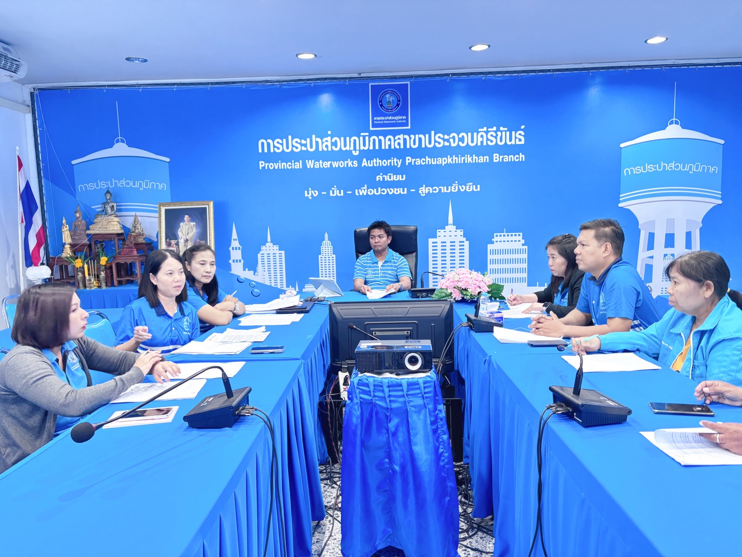กปภ.สาขาประจวบคีรีขันธ์ ประชุมซักซ้อมแนวทางการกำกับดูแลตรวจสอบผู้รับจ้างอ่านมาตร ให้ปฏิบัติตามสัญญาจ้างอ่านมาตรด้วยเครื่องมืออ่านมาตรมือถือ