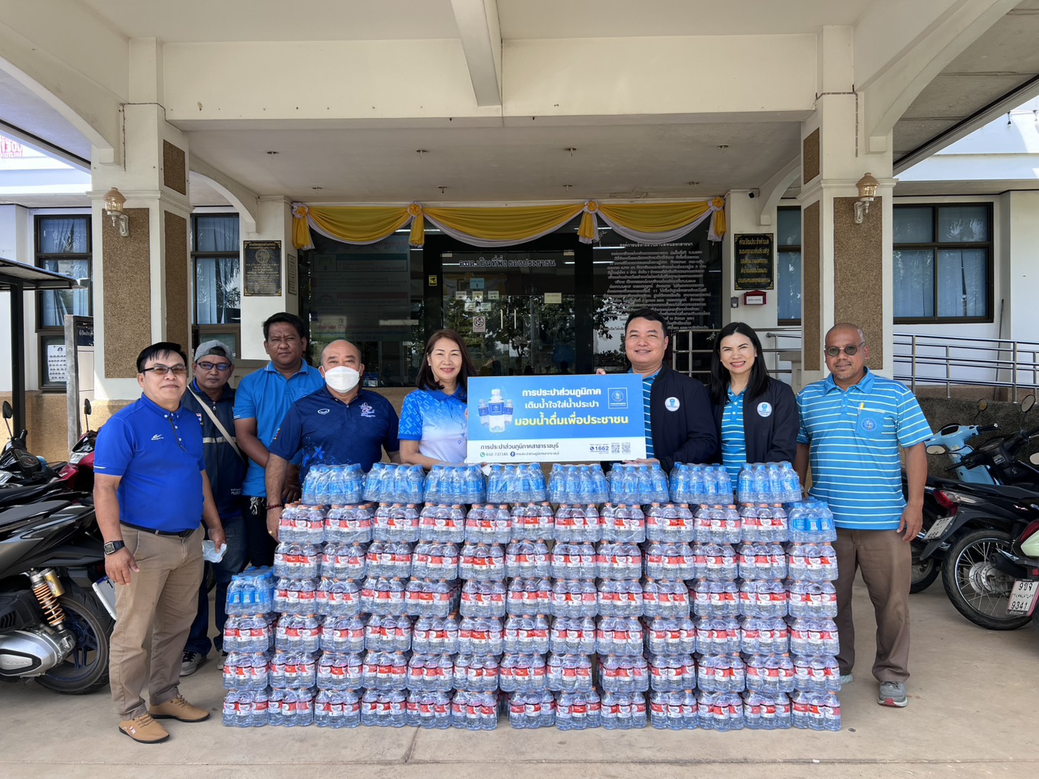 กปภ.สาขาราชบุรี มอบน้ำดื่มบรรจุขวด สนับสนุนการจัดงานประเพณีลอยกระทง ประจำปี 2568