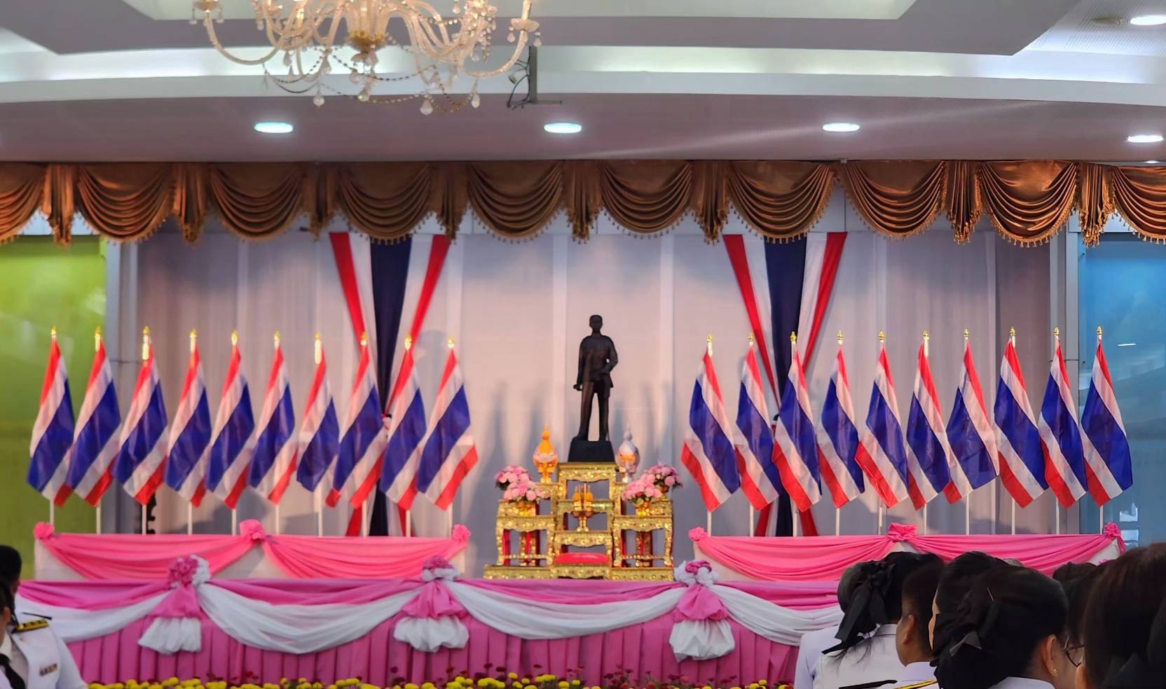กปภ.สาขาบ้านโป่ง เข้าร่วมพิธีวางพวงมาลาถวายราชสักการะ เนื่องในวันปิยมหาราช ประจำปี 2568