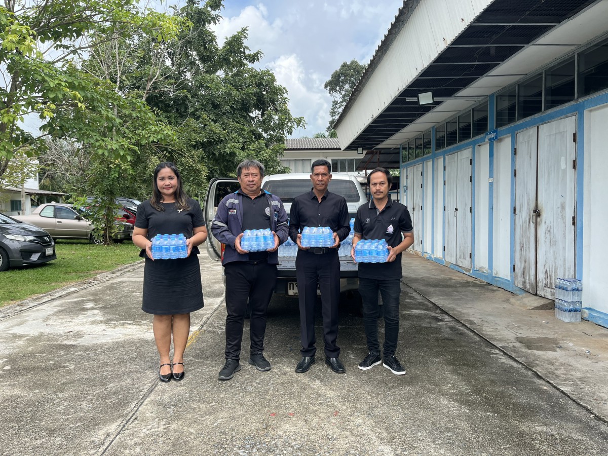 การประปาส่วนภูมิภาคสาขาขนอม ร่วมสนับสนุนน้ำดื่มบรรจุขวดตราสัญลักษณ์ กปภ. จำนวน 200 ขวด แก่วัดคีรีวง เพื่อใช้ในงานทอดกฐินประจำปี