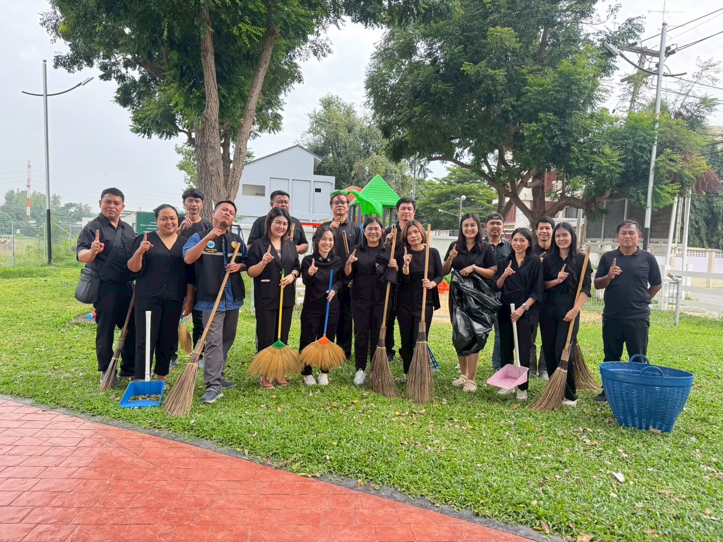 กปภ.สาขาบ้านโป่ง จัดกิจกรรมจิตอาสาบำเพ็ญสาธารณประโยชน์และบำเพ็ญสาธารณกุศล เนื่องในวันนวมินทรมหาราช 13 ตุลาคม 2568 และวันปิยะมหาราช 23 ตุลาคม 2568