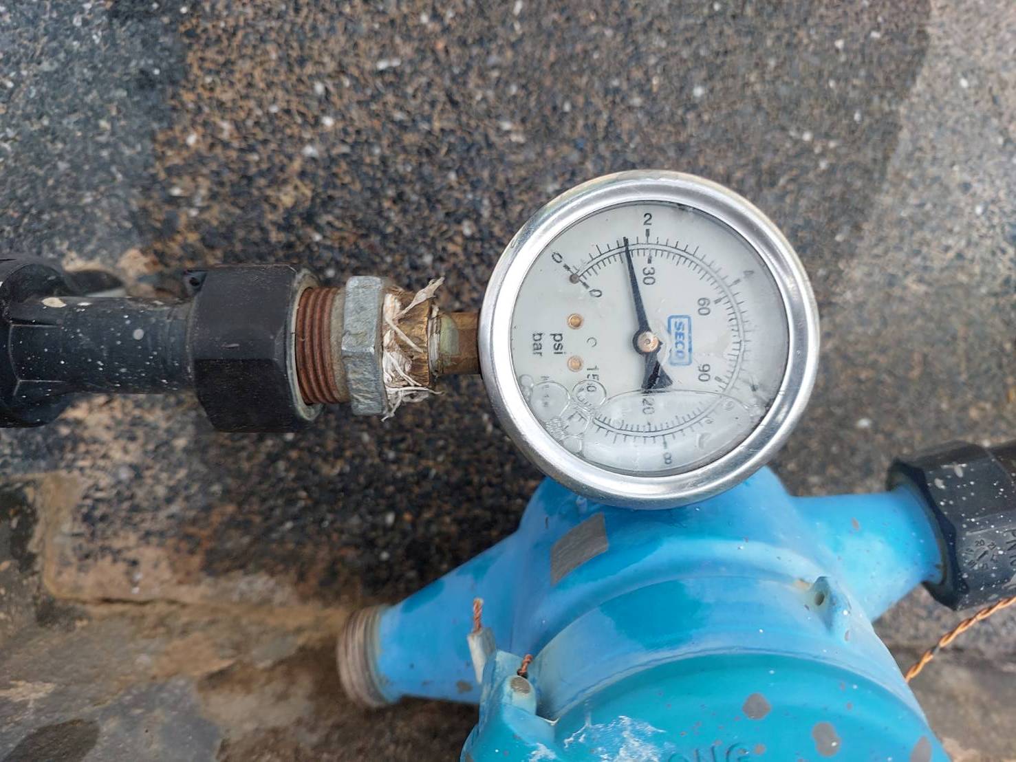 การประปาส่วนภูมิภาคสาขากระบี่ ดำเนินการตามแผนงานบริการและควบคุมน้ำสูญเสีย ตรวจสอบแรงดันน้ำ บริเวณพื้นที่ ม.2 ตำบลเหนือคลอง อำเภอเหนือคลอง จังหวัดกระบี่