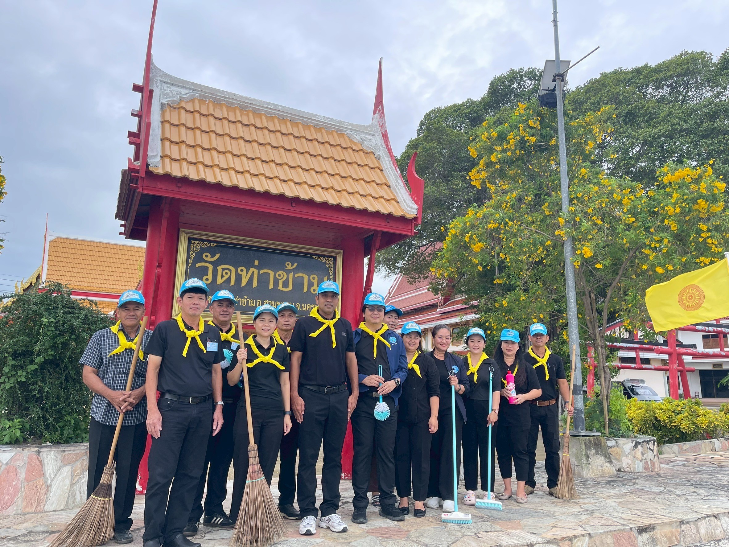 กปภ.สาขาสามพราน ร่วมกิจกรรมจิตอาสาบำเพ็ญสาธารณประโยชน์และบำเพ็ญสาธารณกุศล เนื่องในวันนวมินทรมหาราช และวันปิยมหาราช